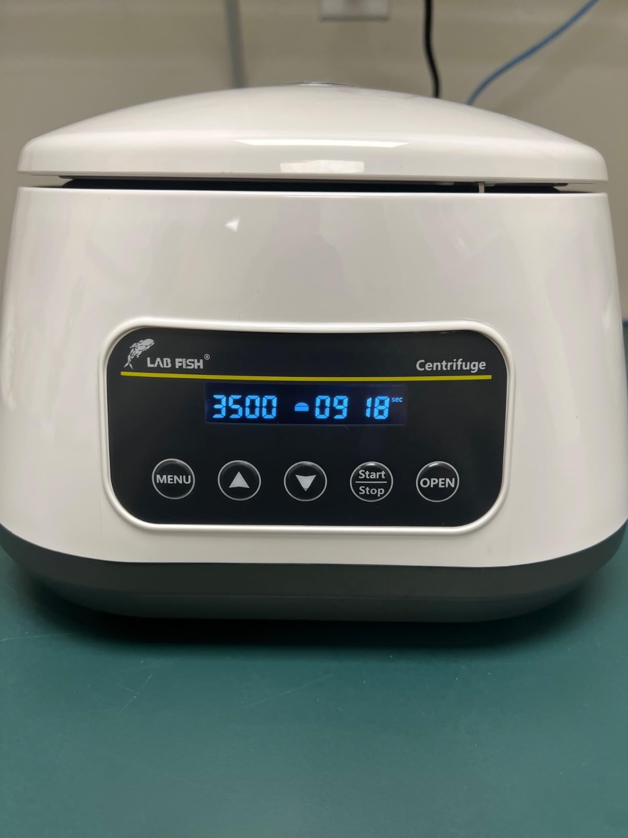 LAB FISH LC-400 PRP Centrifuge, 8x2/5/10ml & 4x15ml Tubes | 500-4000RPM low speed, 1717xg force, timer 30s-59min, compact centrifuge for PRP isolation & plasma separation customer photo 1