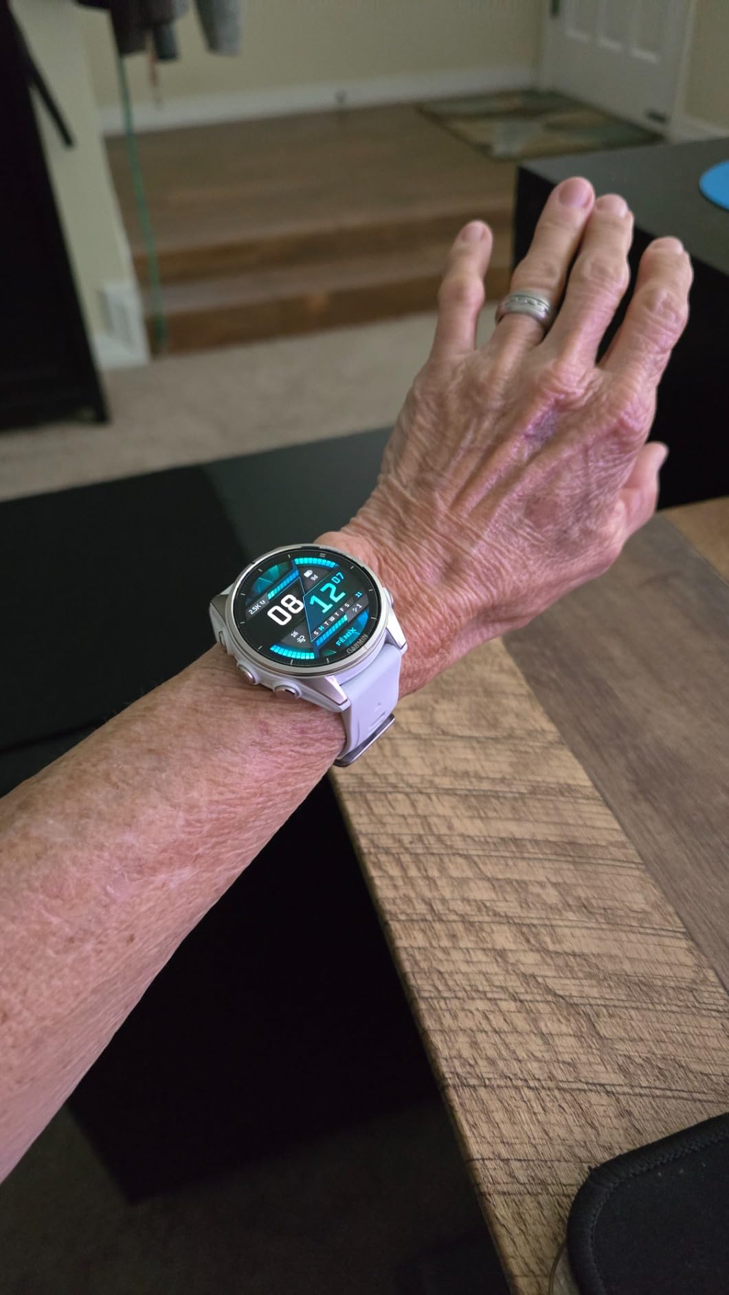 Garmin fēnix 8, 43mm, Whitestone | Premium Multisport Smartwatch, AMOLED Display, GPS, Built-In Flashlight, Dive-Rated, Built-In Speakers & Mic customer photo 1