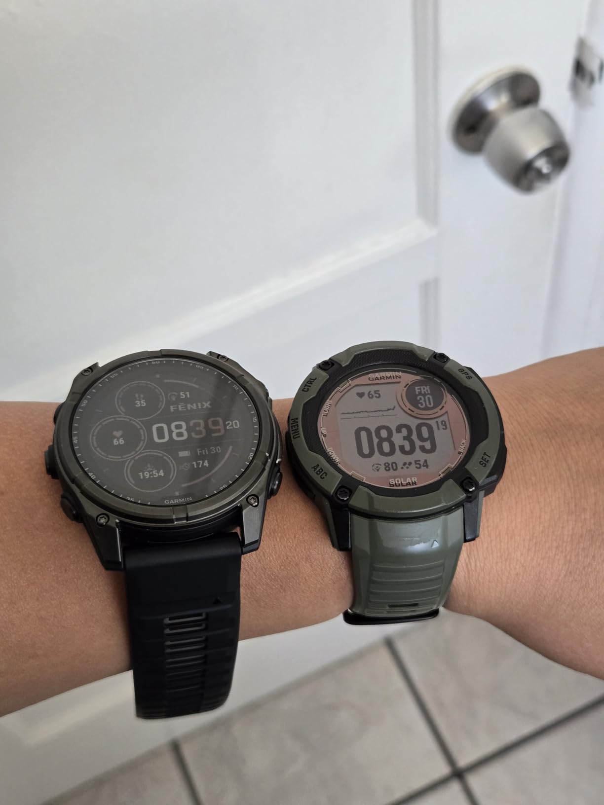 Garmin fēnix 8 Solar, Sapphire, 51mm, DLC Titanium, Black/Pebble Gray | Premium Multisport Smartwatch, Solar Charging, GPS, Built-In Flashlight, Dive-Rated, Built-In Speakers & Mic customer photo 1