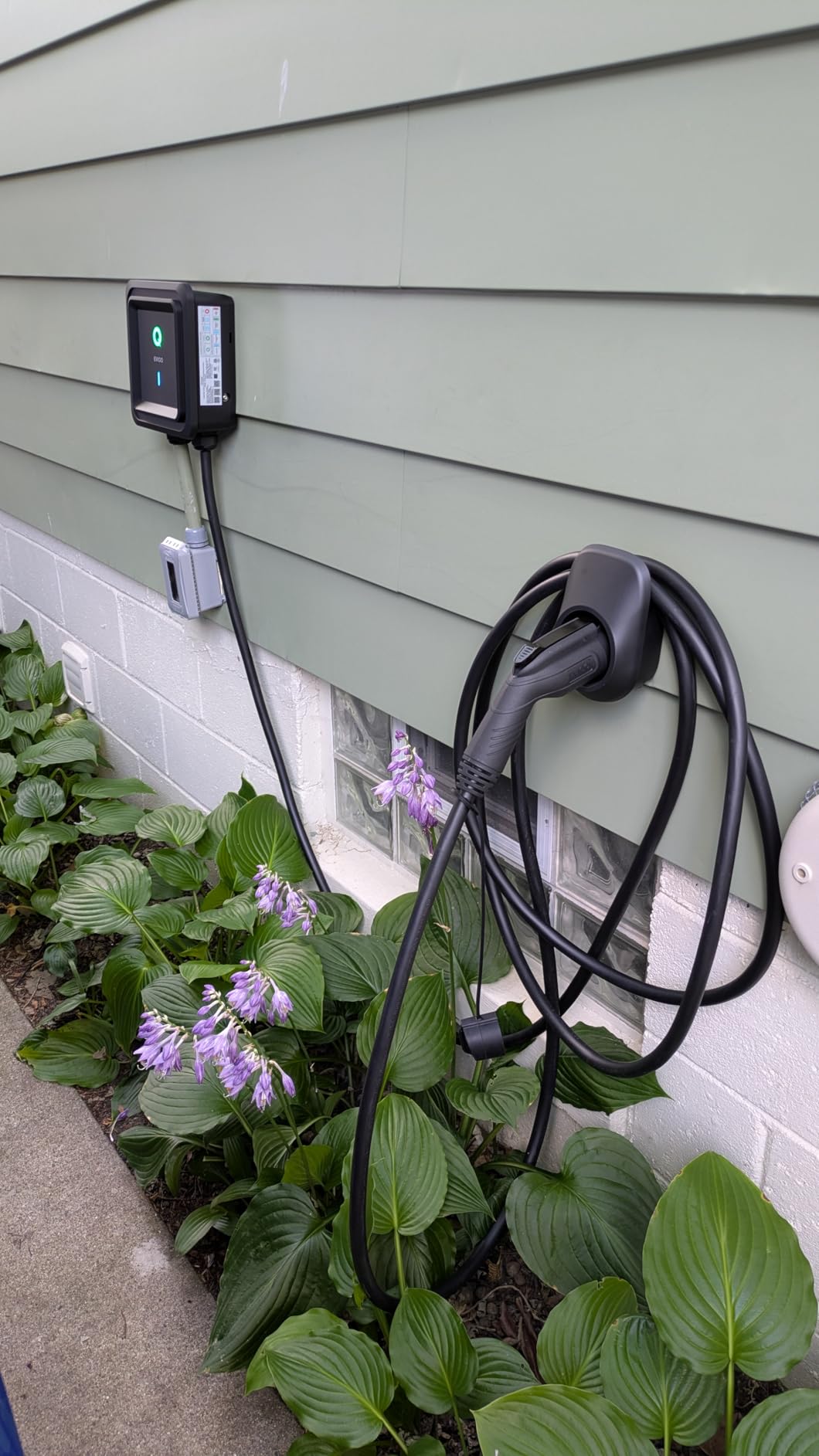 EVIQO Level 2 EV Charger, 40 Amp 240V, J1772 for Non-Tesla EVs, 25ft Cable, WiFi (2.4GHz) Smart App, Weatherproof Indoor/Outdoor (IP66, NEMA 4), UL & ETL Certified, NEMA 14-50 Plug-in, 9.6kW customer photo 1