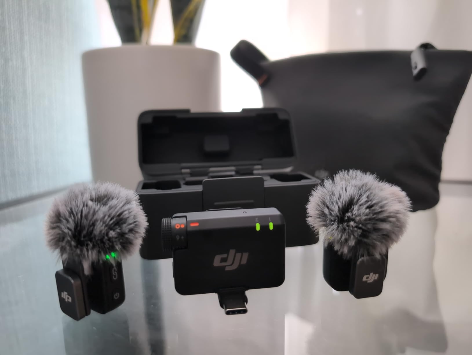 DJI Mic Mini (2 TX + 1 RX + Charging Case), Ultralight, Detail-Rich Audio | 48h Use, Noise Cancelling, Automatic Limiting, Wireless Microphone for Camera/iPhone/Android, Vlog, Streaming customer photo 2