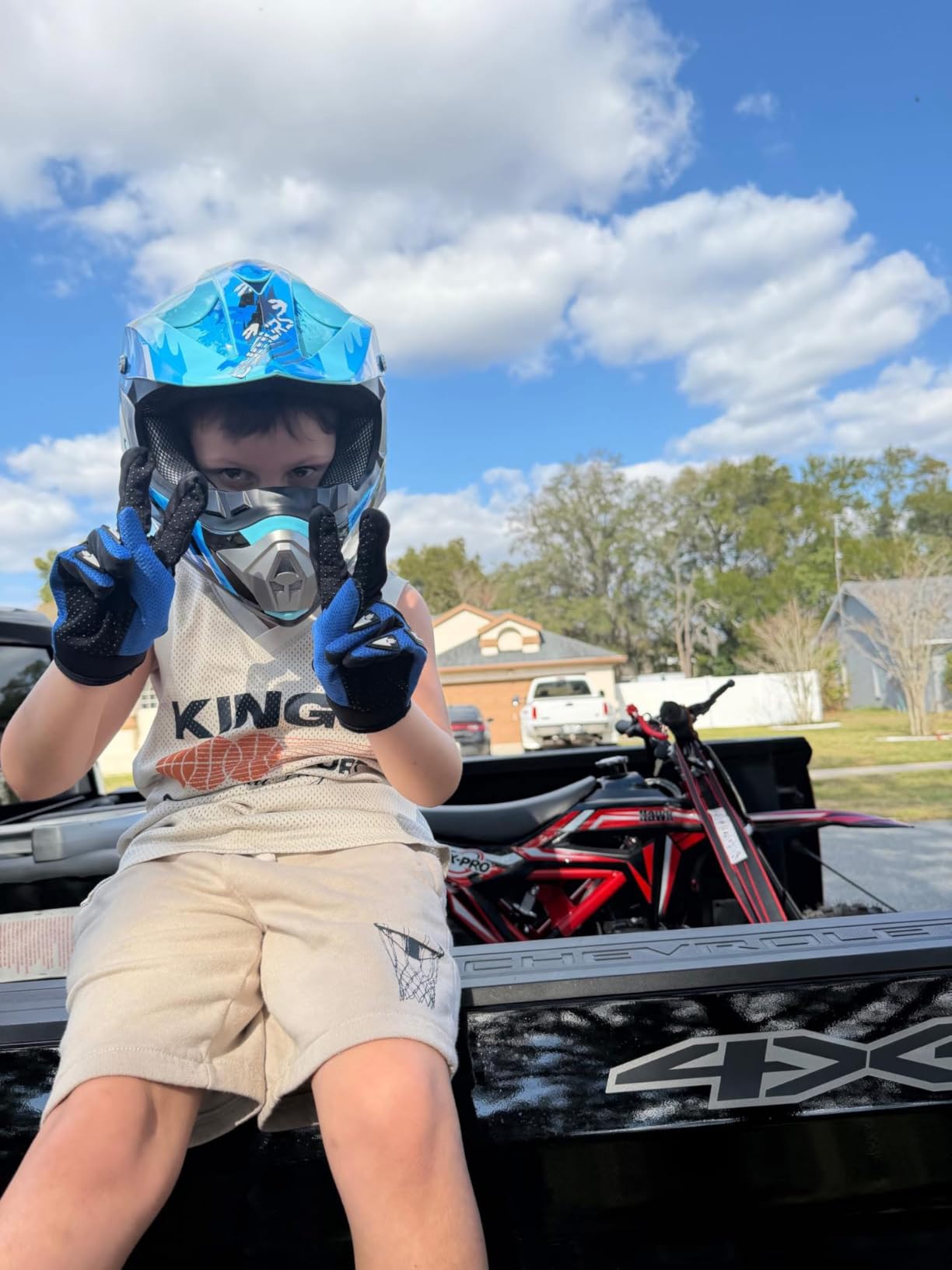 OUMURS Youth Dirt Bike Helmet DOT Approved, Kids Full Face Motocross Helmet 5-in-1 with Goggles, Gloves, Storage Bag, Exclusive Design, Ultra-Light, Washable Liner, ATV UTV BMX MX Off-Road Racing customer photo 2