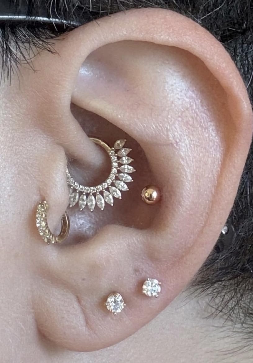 Amazon Essentials 0.25 to 1 Carat IGI Certified Solitaire Lab Grown Diamond Stud 14k Gold 4 Prong Round Cut Earrings (G-H Color VS1-VS2 Clarity) customer photo 1