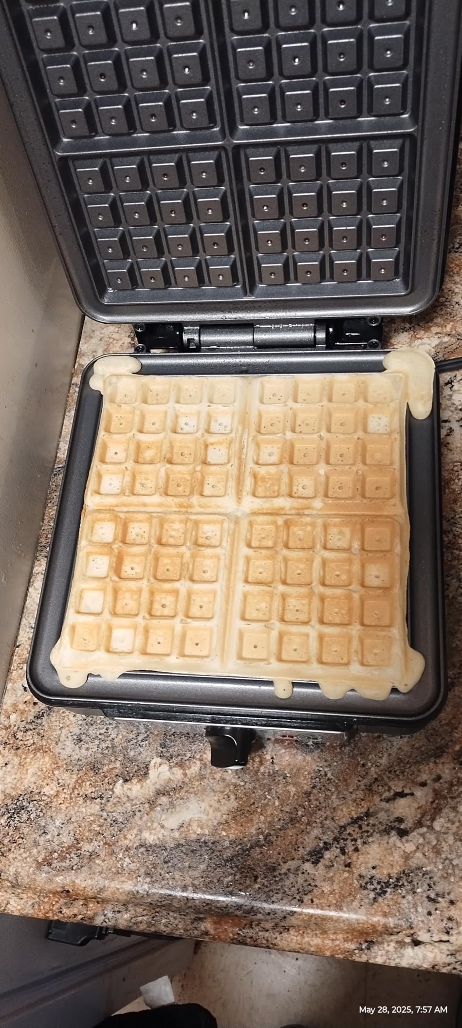 VEVOR Commercial Waffle Maker, Dual-Head Round Waffle Baker Machine, 2460W Non-Stick Stainless Steel Belgian Waffle Iron with Temp and Time Control, Handle, for Restaurant Bakery Snack Bar Family customer photo 1