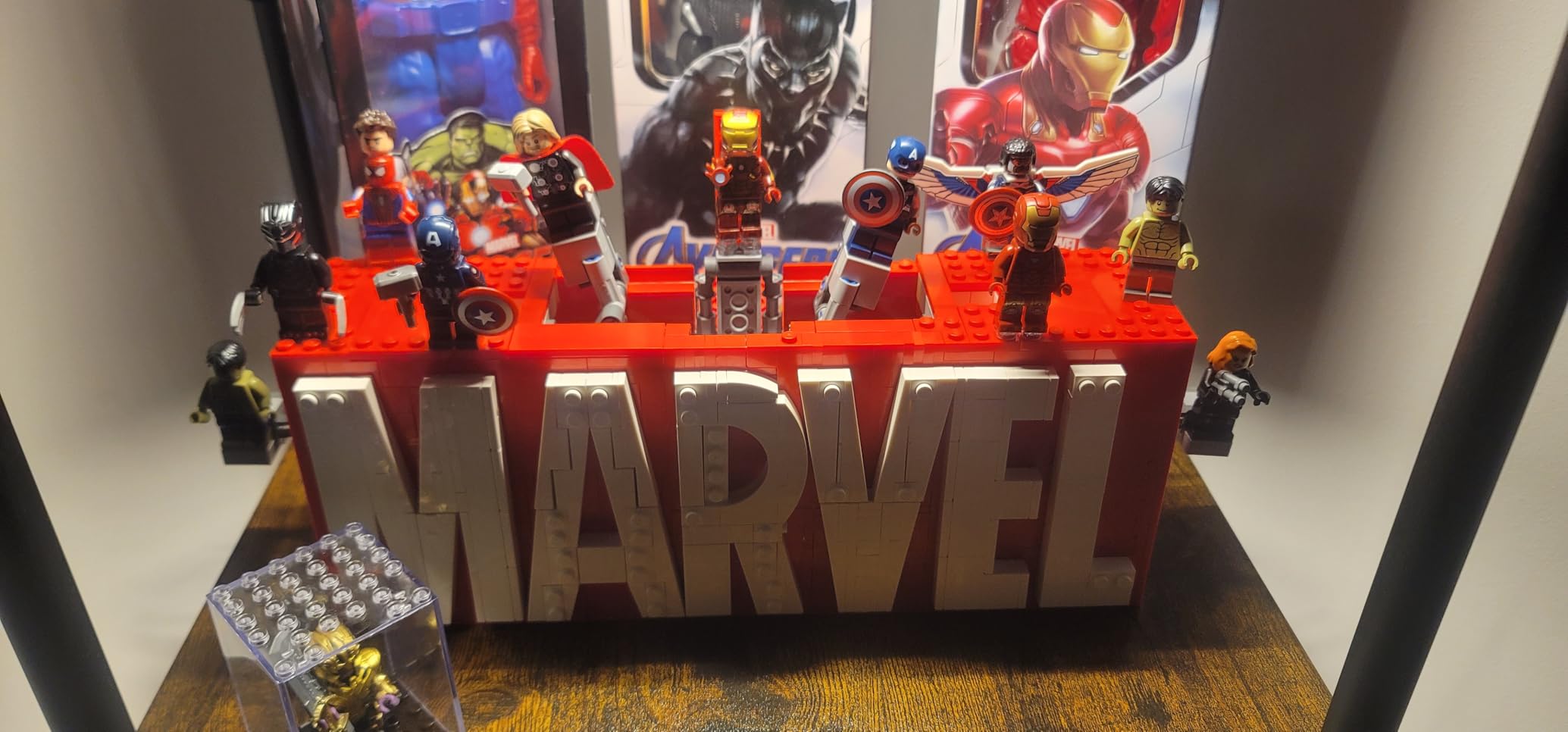 LEGO Marvel: Marvel Logo & Minifigures Building Toy - Marvel Collectible Set for Kids, Boys and Girls, Ages 12+ - Model Kit with 5 Minifigures - Gift Idea for Birthday - 76313 customer photo 1
