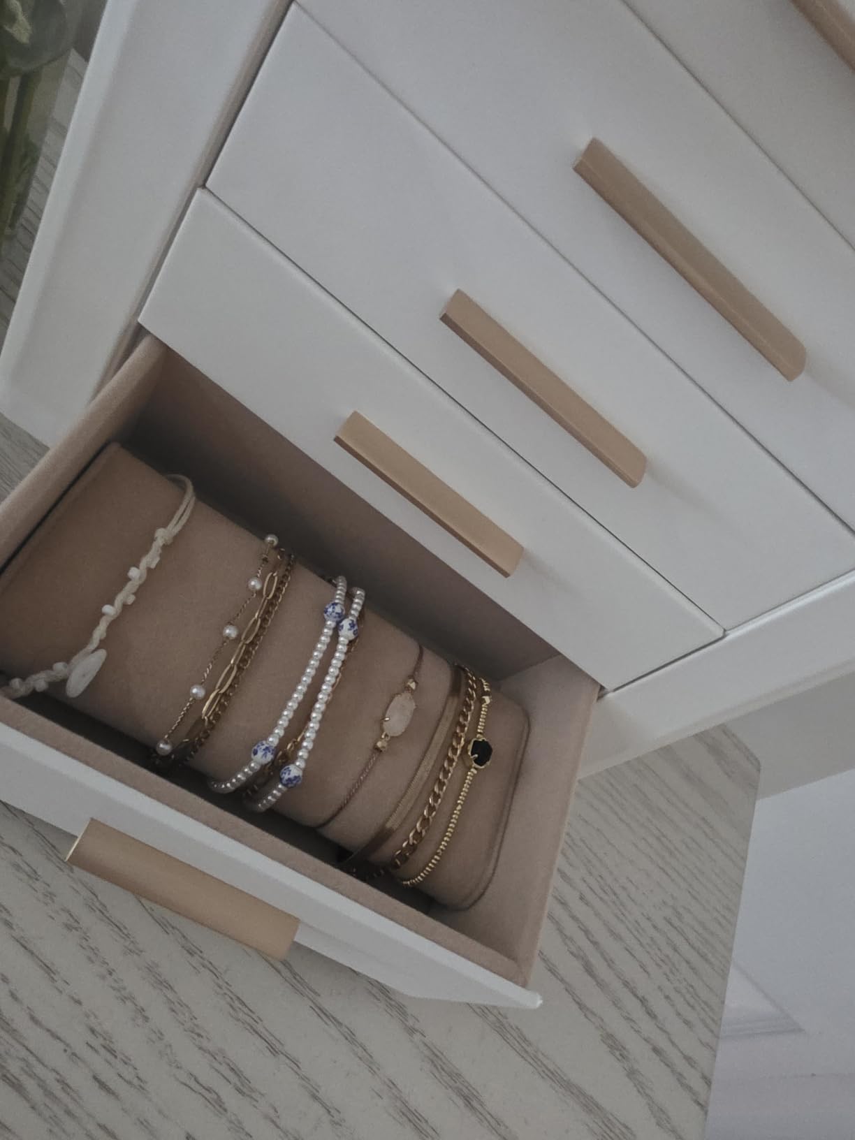 Glimmloop 360° Rotating Jewelry Box with 7 Drawers, Spacious Vertical Jewelry Organizer with Glass Window, Jewelry Storage Case, Dustproof & Moisture-resistant Design, White customer photo 1