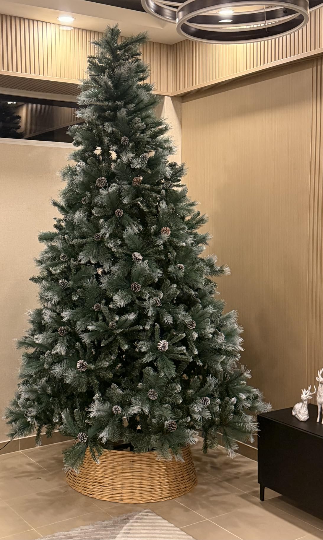 Best Choice Products 7.5ft Pre-Lit Scotch Pine Christmas Tree, Premium Pre-Decorated Artificial Holiday Decor w/ 1,320 Branch Tips, 2-in-1 White and Multicolor LED Lights, Cordless Setup customer photo 2