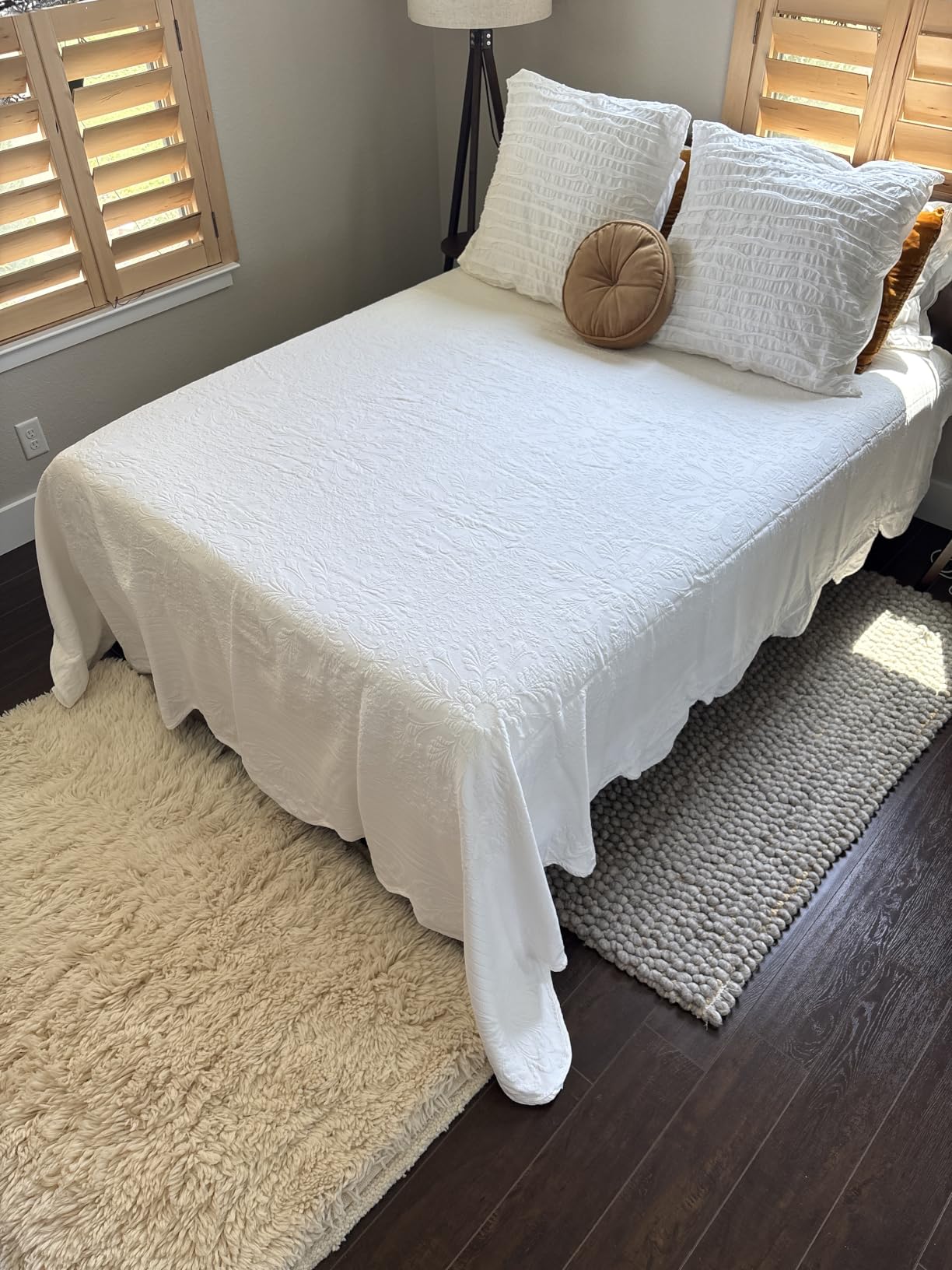 Charleston Estate Modern Farmhouse Floral Matelasse Coverlet with Scalloped Edges, 100% Cotton Breathable Bedding, Full/Queen, Ivory Floral customer photo 1