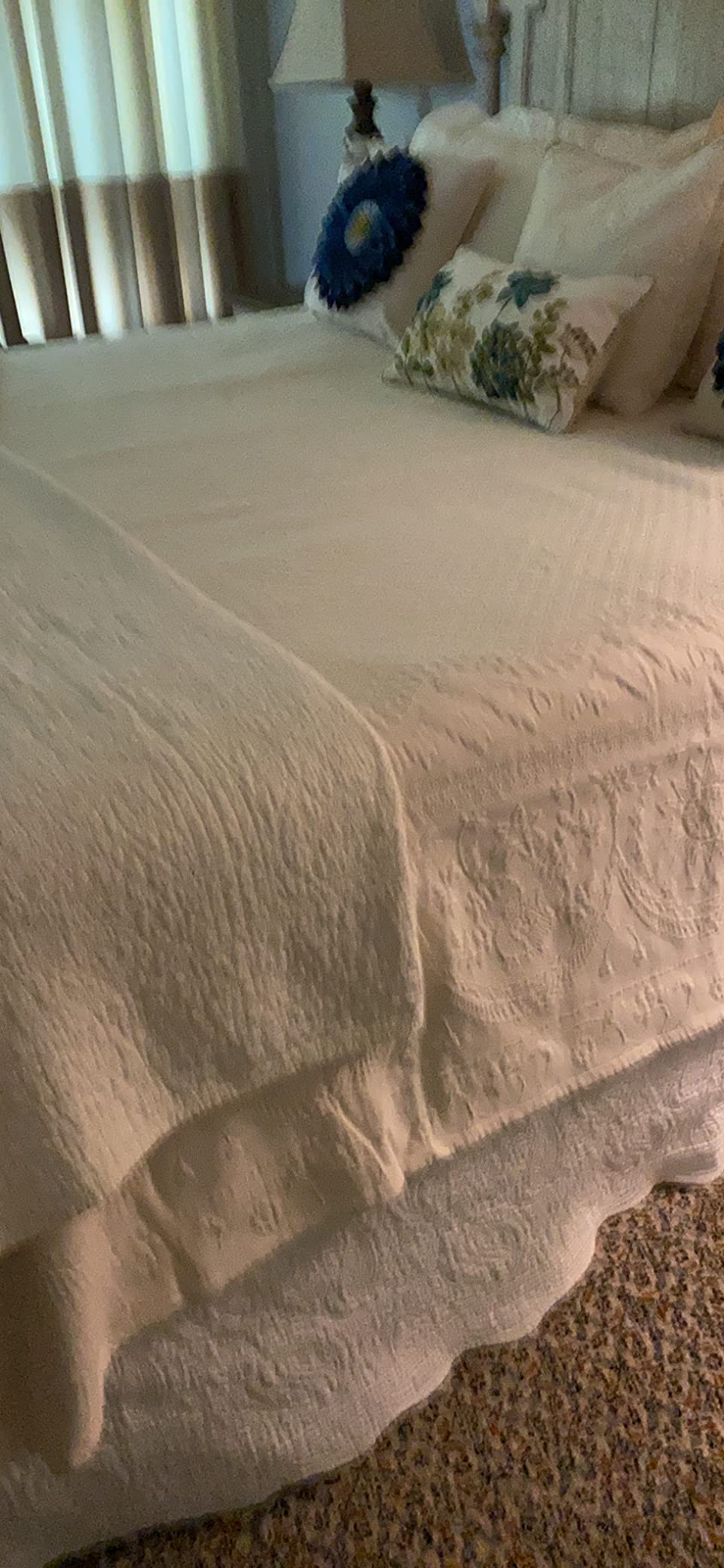 Charleston Estate Modern Farmhouse Floral Matelasse Coverlet with Scalloped Edges, 100% Cotton Breathable Bedding, Full/Queen, Ivory Floral customer photo 2
