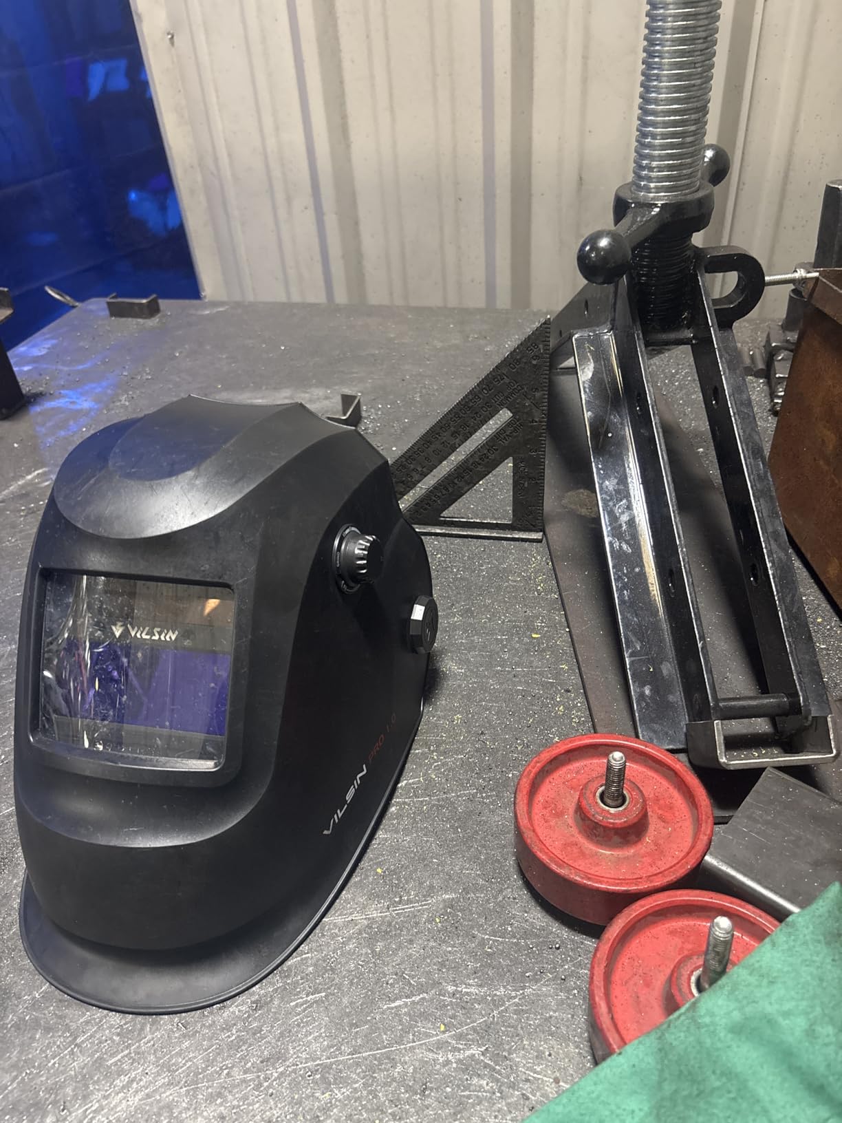 VILSIN Welding Helmet Auto Darkening Solar Powered Welding Hood with 2 Arc Sensor, Wide Shade 3/4-8/9-13 for TIG MIG ARC Weld Grinding Welder Helmet, Black customer photo 1