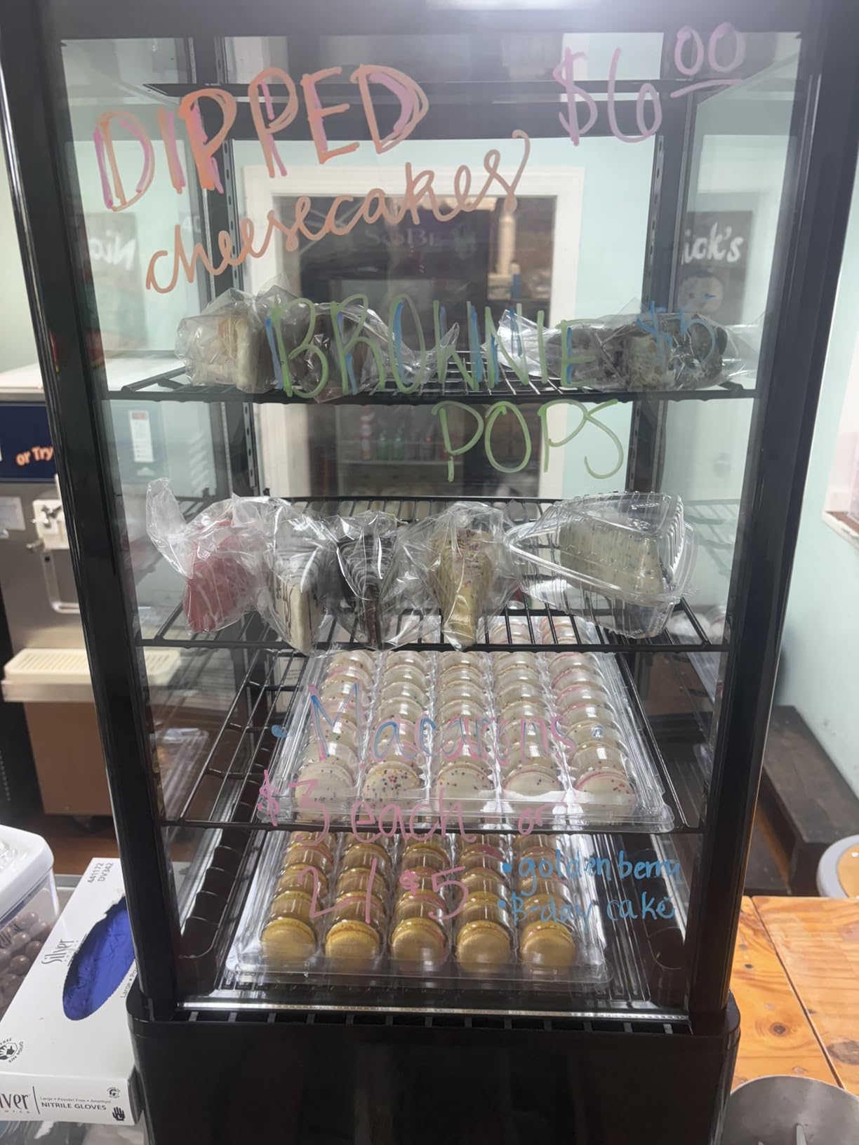 VEVOR XC-78L(1R) Cake Refrigerated 3 Cu.Ft./85L Countertop Pastry, Commercial Display Case with LED Lighting, TURBO, Frost-Free Air-Cooling, Locked Door for Bakery, Black customer photo 1