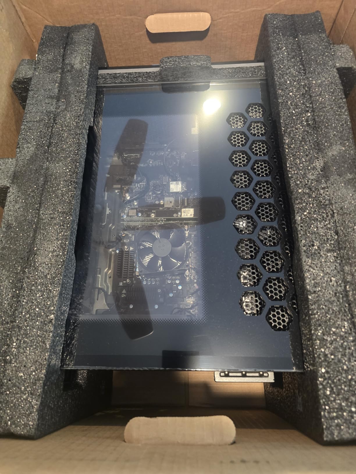 Alienware Aurora Gaming Desktop, RTX 5070, Intel Core Ultra 7 265F | 1TB SSD, 32GB DDR5, Wi-Fi 7, Bluetooth, Killer 2.5Gb Ethernet, Windows 11 Home, Wired Keyboard, ACT1250 customer photo 1