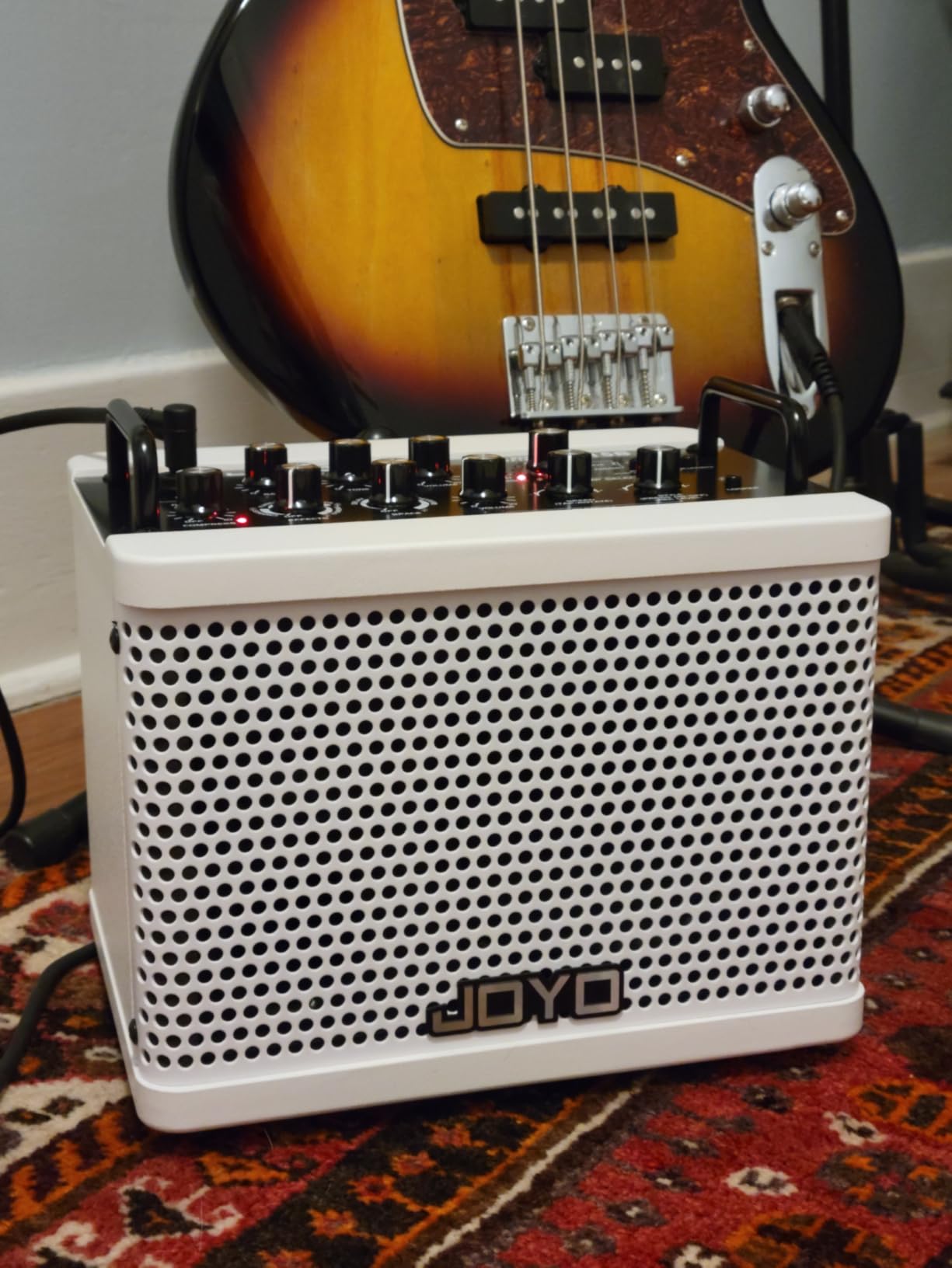 JOYO 15W Portable Bass Amp Combo | 9 Amplifier Models + 6 Modulation FX + Looper & Drum Machine | Rechargeable Battery | Digital Modeling | for Bassist Practice, Solo & Small Gigs (DC-15B) customer photo 2