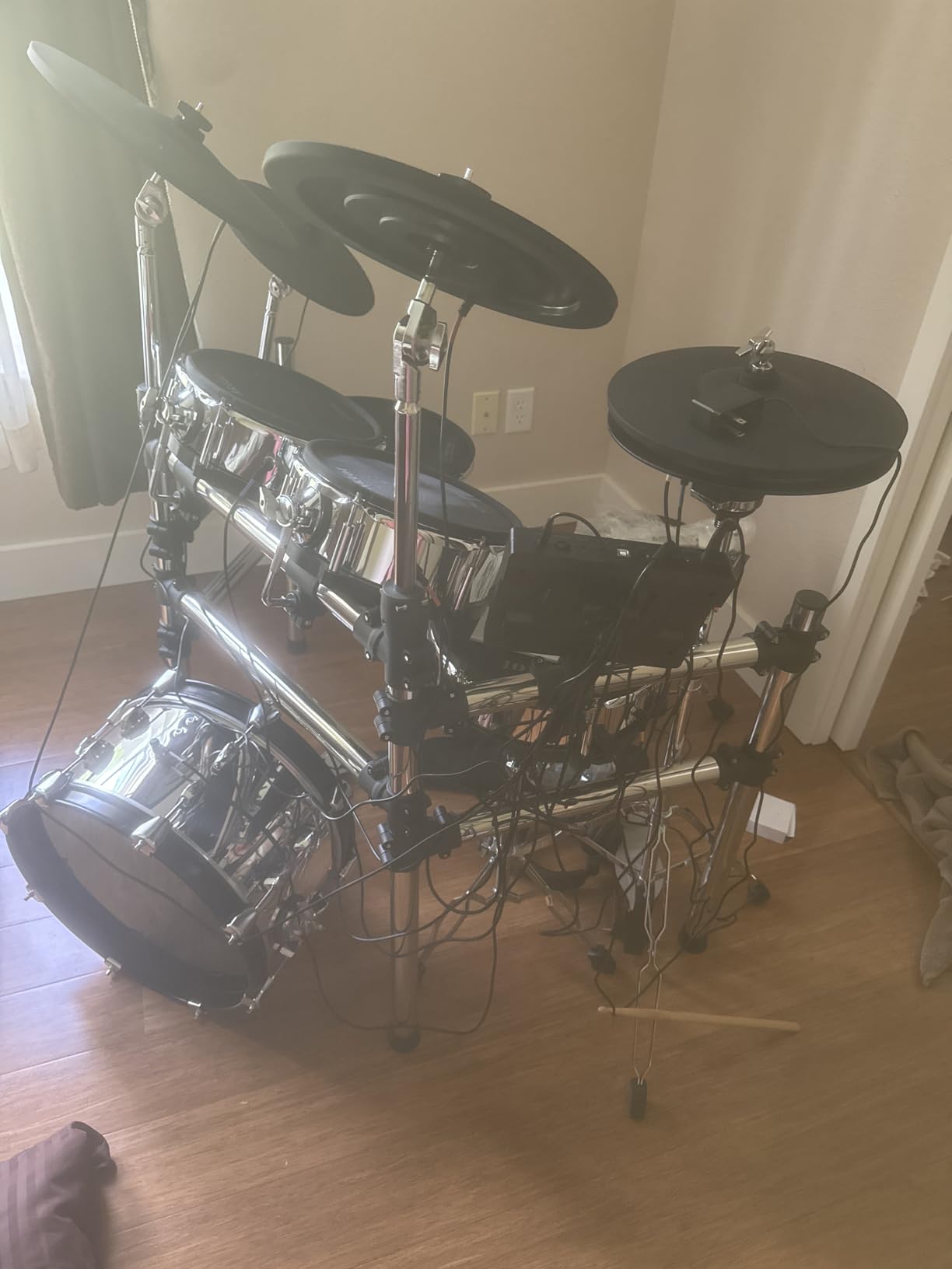 AKLOT Acoustic-Style Electric Drum Set: Independent 16'' Wooden Double Pedal Bass Drum and 12'' Snare, Triple-Zone Ride Cymbal, Standalone Hi-Hat, Full Mesh Pads, 460 Sounds, USB MIDI, Sliver customer photo 2