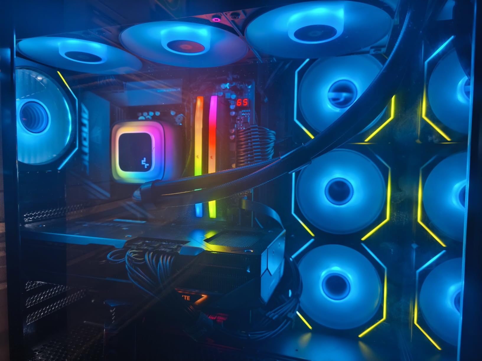 GIGABYTE Radeon RX 9070 XT Gaming OC 16G Graphics Card, PCIe 5.0, 16GB GDDR6, GV-R9070XTGAMING OC-16GD Video Card customer photo 1