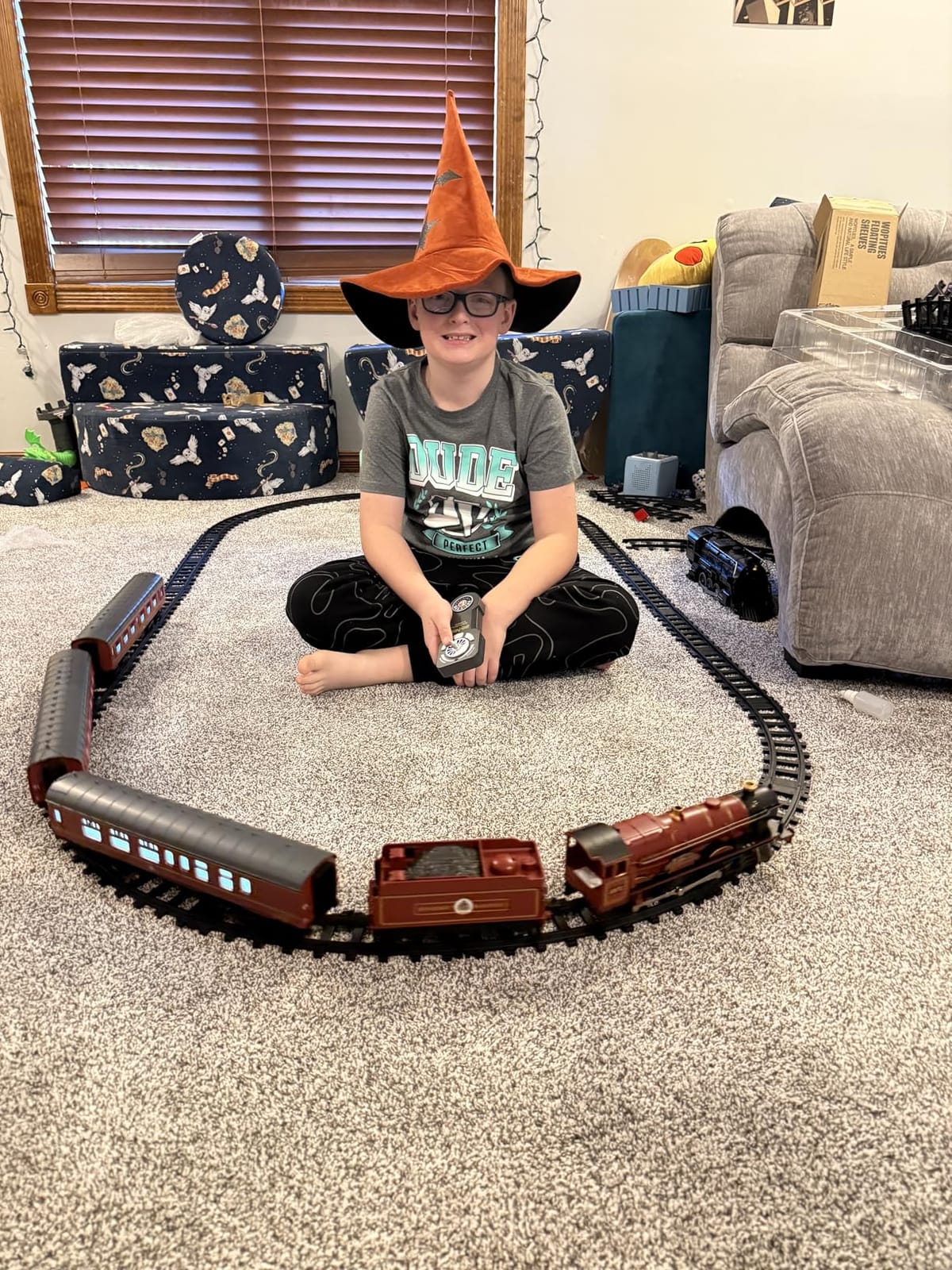 Lionel Hogwarts Express Battery O Gauge Train Set with Remote & Lights | Train Set, Remote, Lights, Sounds, Smoke, Bluetooth, Age 4+ customer photo 1