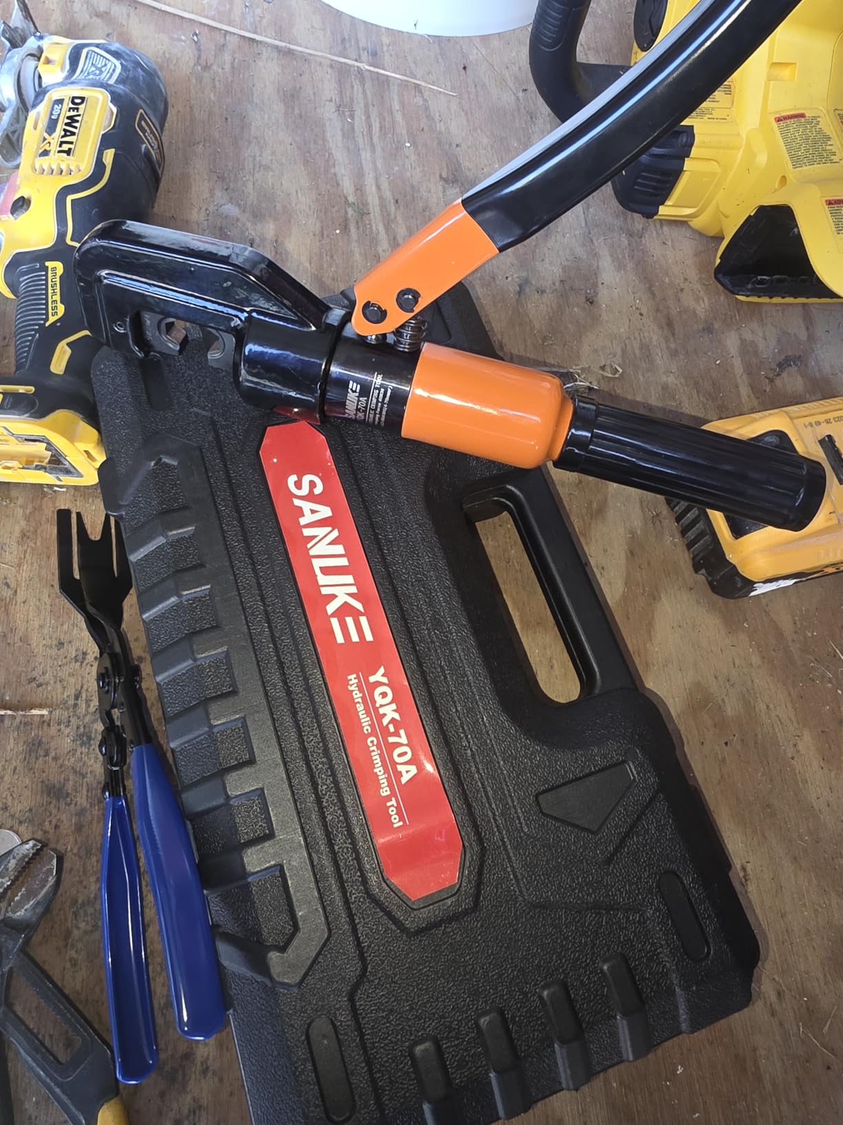 Hydraulic Crimping Tool and Cable Cutter, 12 AWG to 2/0 AWG | Electrical Terminal Cable Crimper Tool Kit with 9 Die Sets and 40PCS Copper Wire Lugs customer photo 2