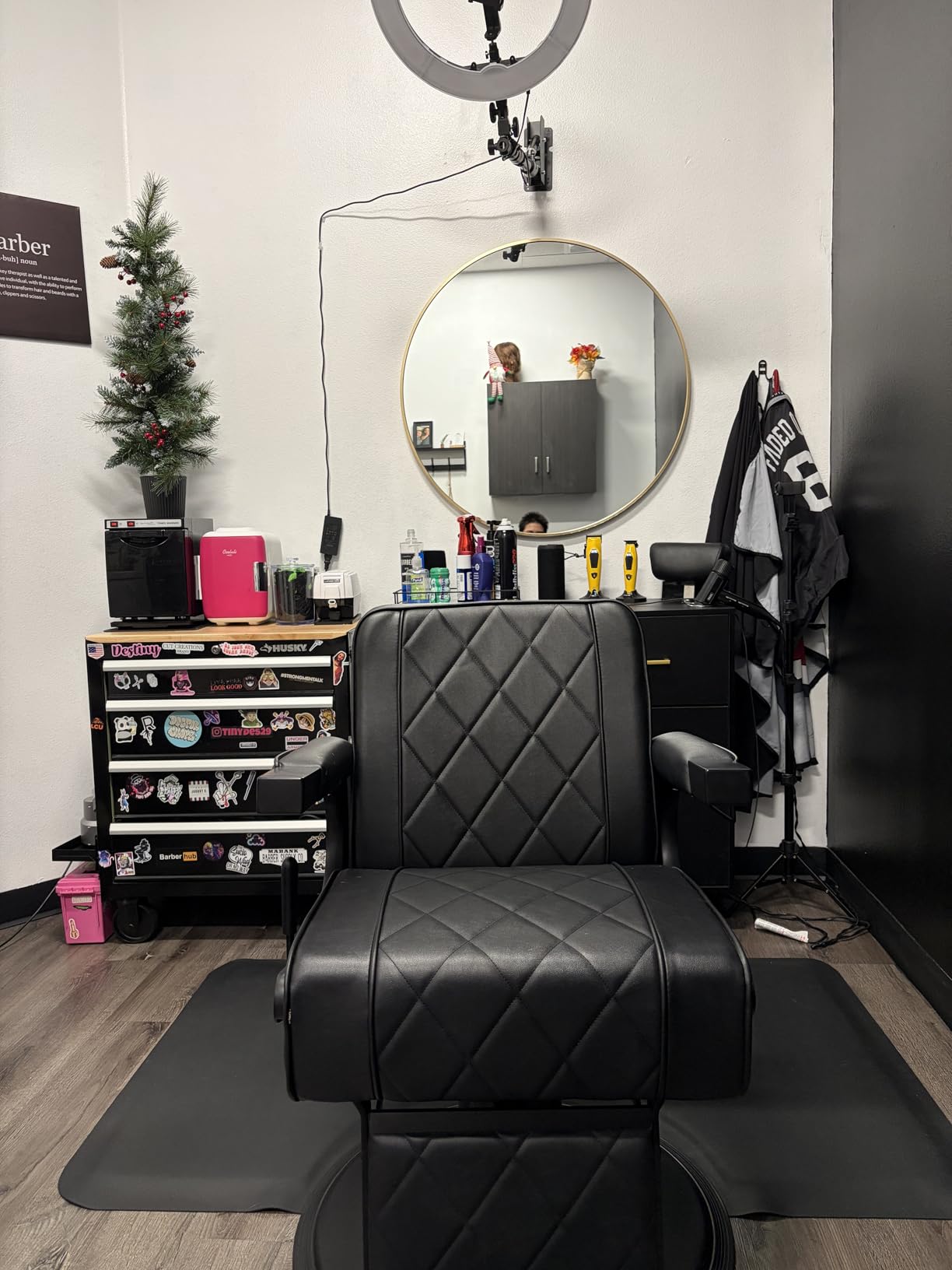 OmySalon Wall Mount Salon Station, Barber & Hair Stylist Station with Round Mirror, Hair Dryer Holders, Storage Cabinet & Adjustable Shelf, Beauty Spa Dresser, Black customer photo 1