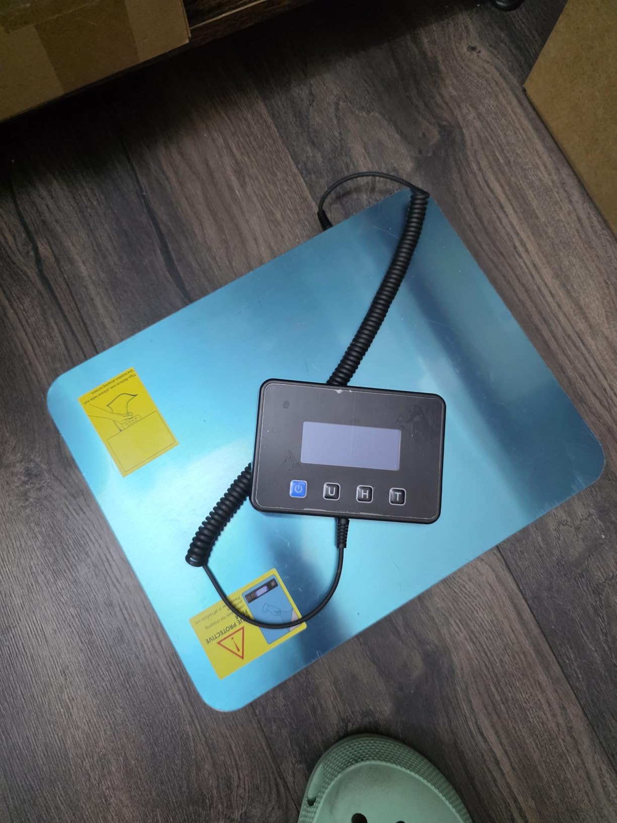MUNBYN 440lb/1.8oz Shipping Scale, Digital Postal Scale for Packages | Hold & Tare Function, Backlit LCD, Battery & USB Cable Included, For Small Business, Luggage, Home Office customer photo 1