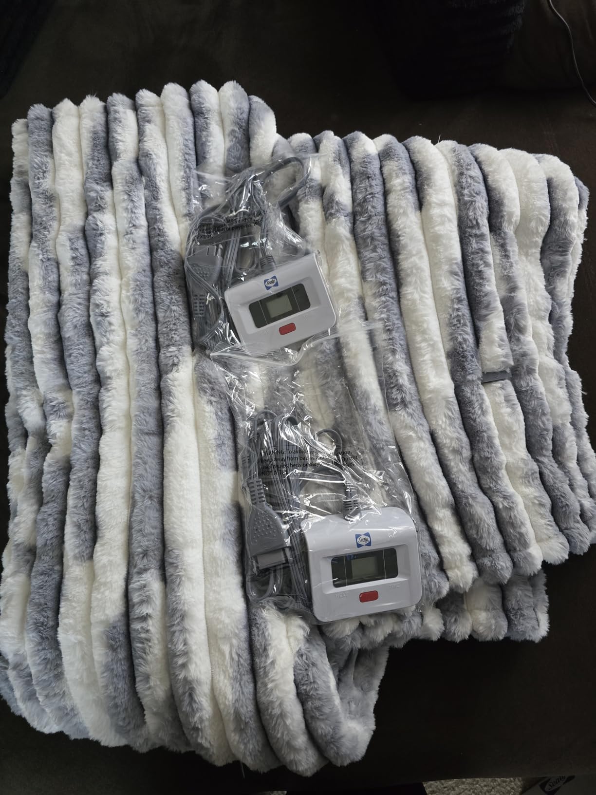 Sealy Electric Blanket Throw 50×60, Faux Fur to Sherpa, Beige | Heated Blanket Throw with 6 Heating Levels, 2-10 Hours Auto Off, Overheat Protection, Machine Washable, ETC Certified customer photo 1
