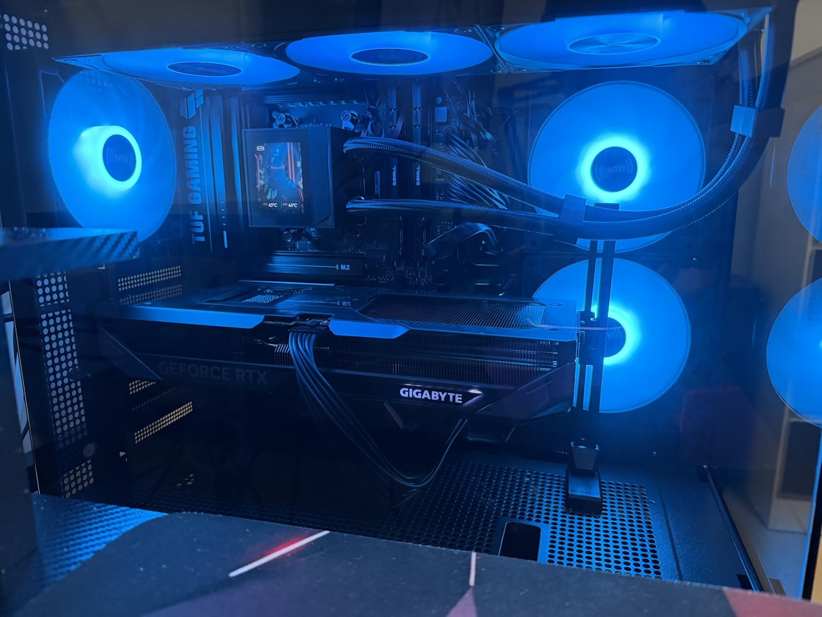 GIGABYTE GeForce RTX 5070 Gaming OC 12G Graphics Card, 12GB 192-bit GDDR7, PCIe 5.0, WINDFORCE Cooling System, GV-N5070GAMING OC-12GD Video Card customer photo 2