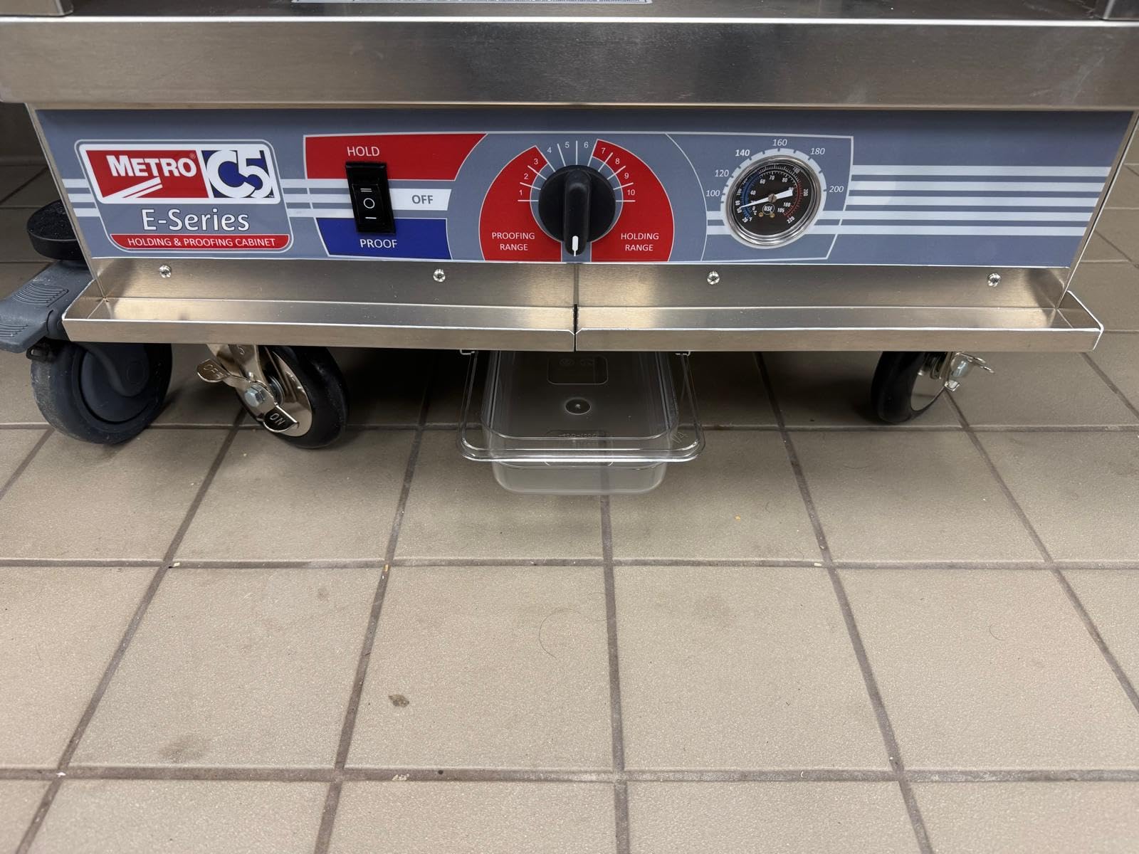 METRO C5E5-CFC-U C5 E-Series Hot Holding and Proofing Cabinet, Half Height Commercial Food Warmer, Full Length Clear Door, Universal Wire Slides, 2000W, 120V customer photo 1