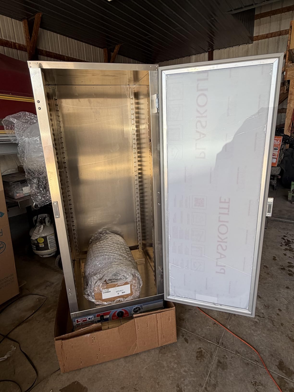 METRO C5E5-CFC-U C5 E-Series Hot Holding and Proofing Cabinet, Half Height Commercial Food Warmer, Full Length Clear Door, Universal Wire Slides, 2000W, 120V customer photo 2