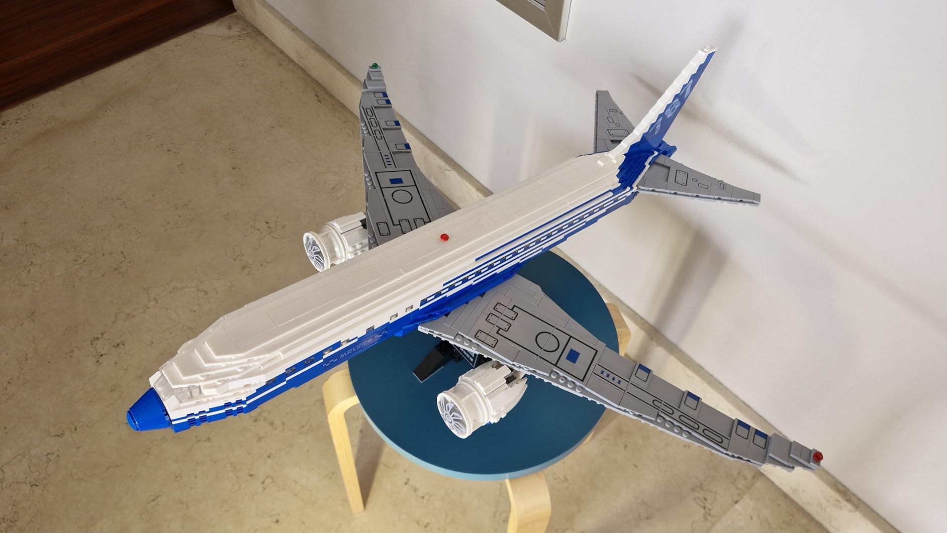 Boeing 787 Airliner Building Block Set 1353 Pcs Large Passenger Plane Model Kit with Display Stand Commercial Aircraft Building Bricks Aviation Collection Desktop Decor Gift for Adults Teens customer photo 2