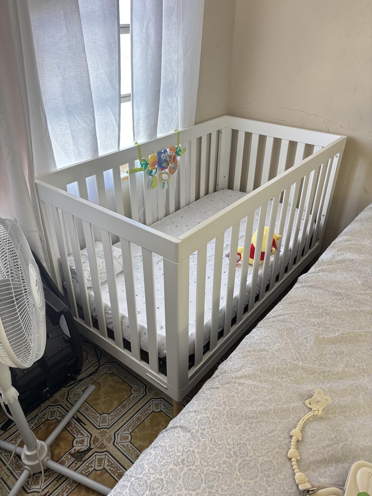 Delta Children Essex 4-in-1 Convertible Crib - Greenguard Gold Certified, Chestnut customer photo 2