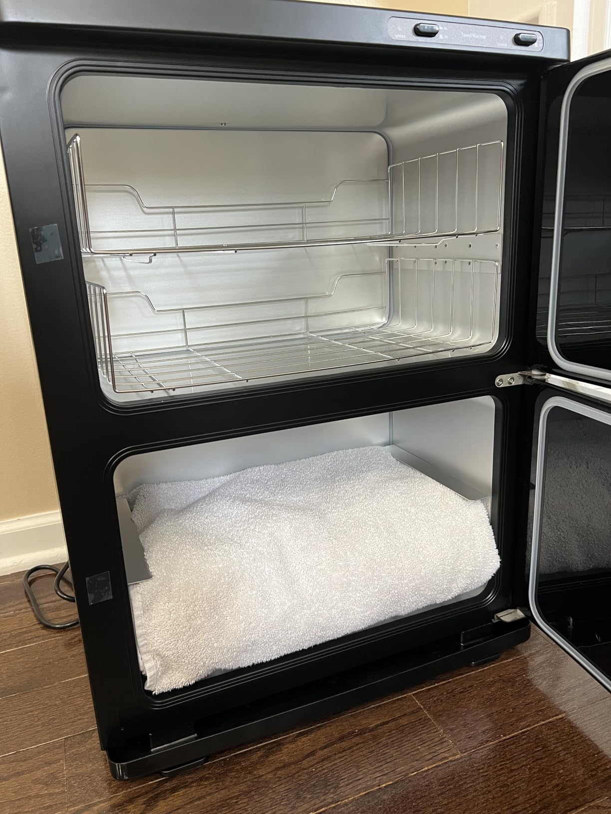 SalonDepot Hot Towel Warmer Double Cabinets 46L White customer photo 2