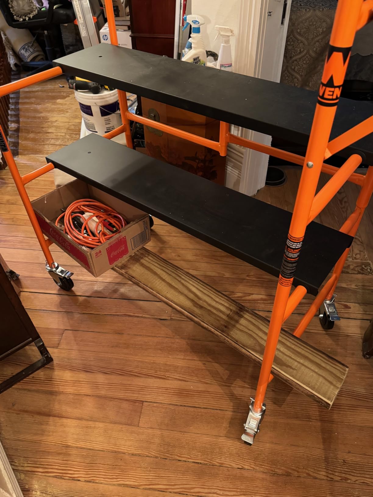 WEN 4-Foot Portable Rolling Scaffolding, 500-Pound-Capacity with Foldable Design, Safety Rail and Tool Shelf (31107) customer photo 1
