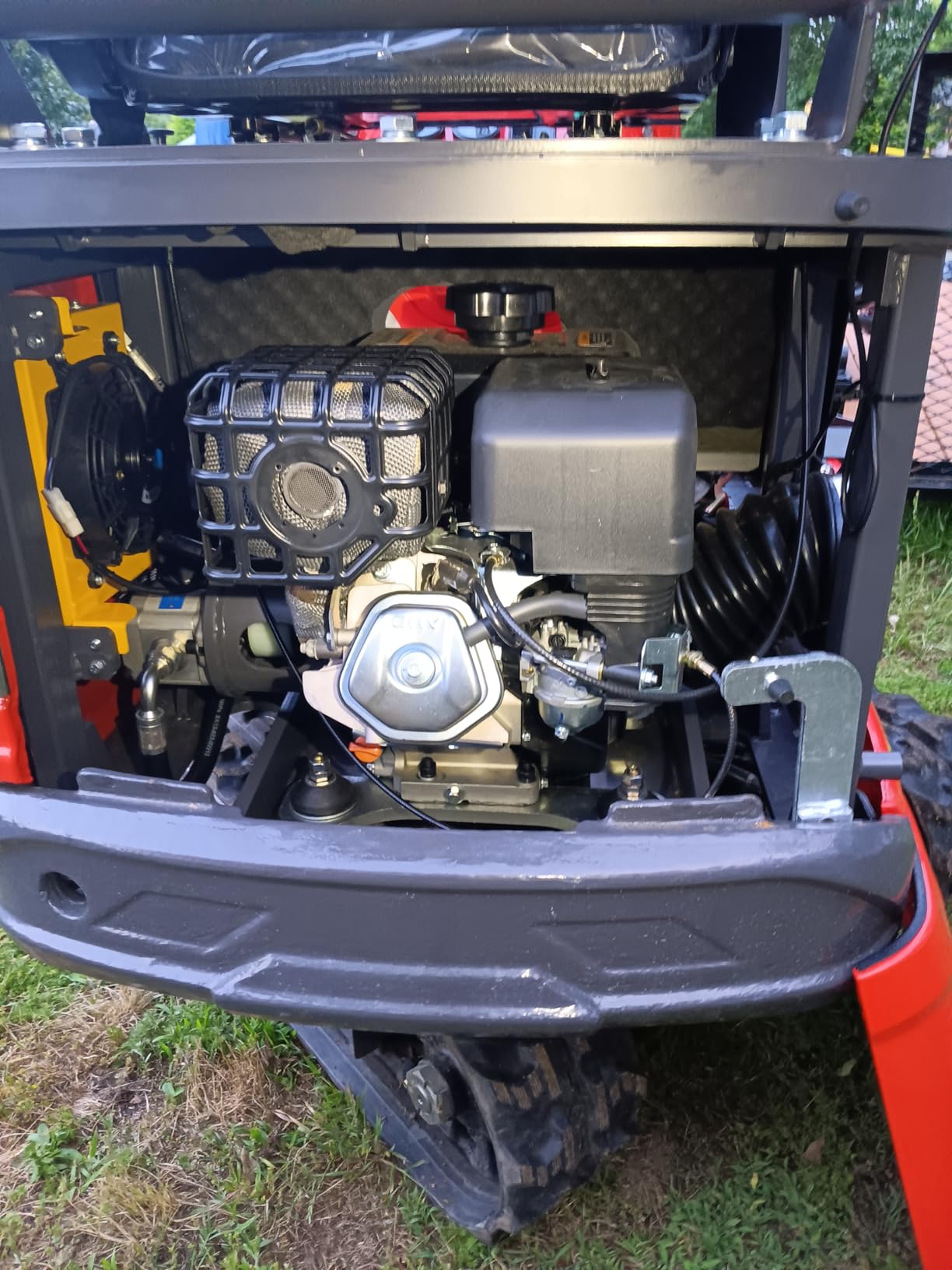 1.4 Ton Mini Excavator 13.5HP Gas Digger with Canopy & Swing Boom | 1.4 Ton mini excavator with 13.5HP gas engine, swing boom, protective canopy, hydraulic oil cooler & quick hitch. customer photo 2