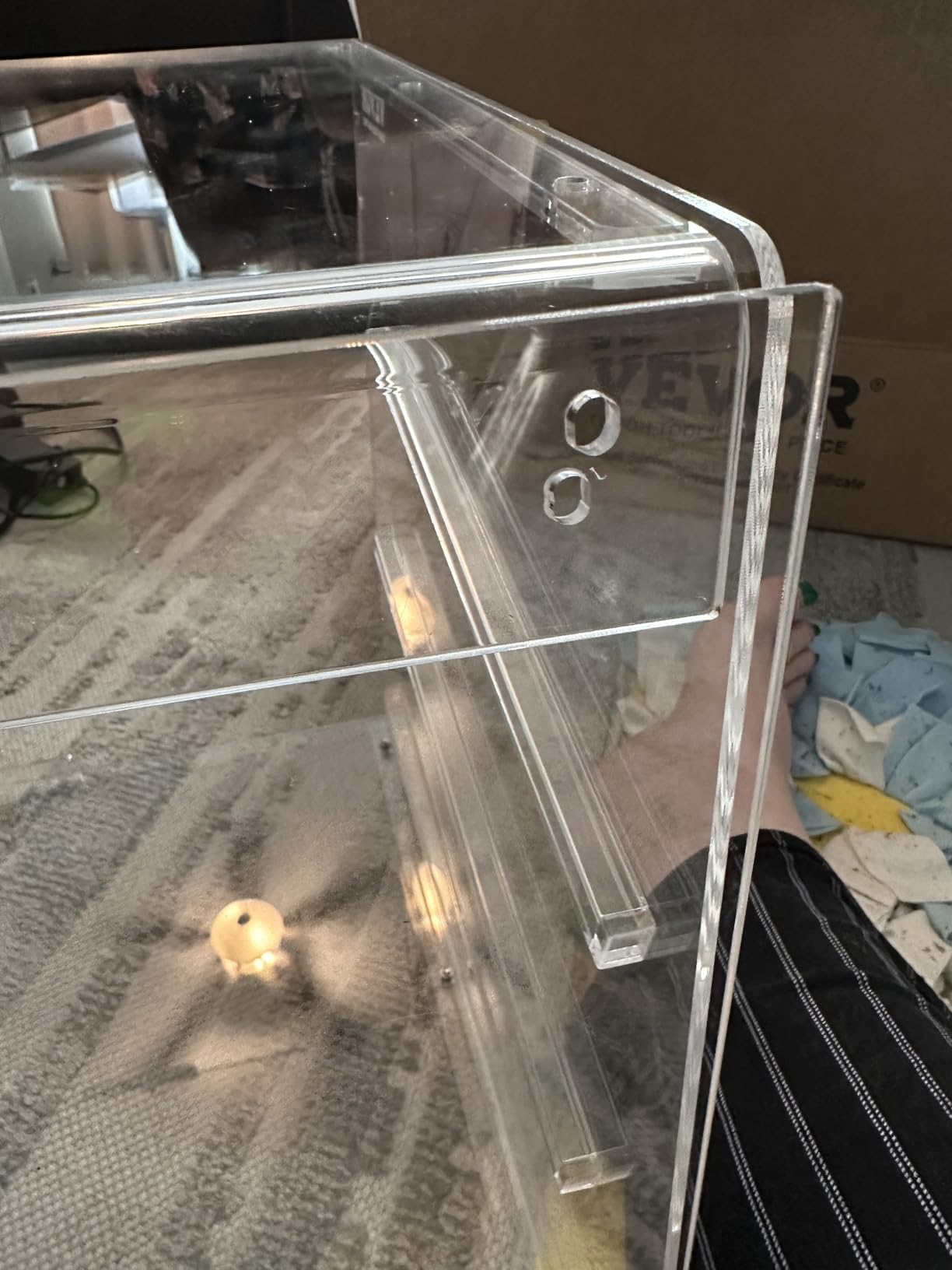 VEVOR Pastry Display Case, 4mm Detachable Tray, Transparent Sturdy Versatile Bakery Display Case with Side Edge Fixing Structure, Bakery Display Case with Magnetic Rear Door, Fit for Shops & Stores customer photo 2