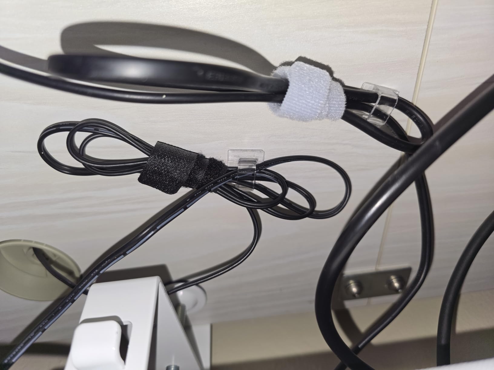 Cable Management Under Desk, 【Up to 15 Cord】【Enhanced Wire Holder】 Cord Organizer, Adjustable Hook and Loop Cable Ties, Home Office Essentials, Cable Hider Clips Under Table, 20 Pair customer photo 1