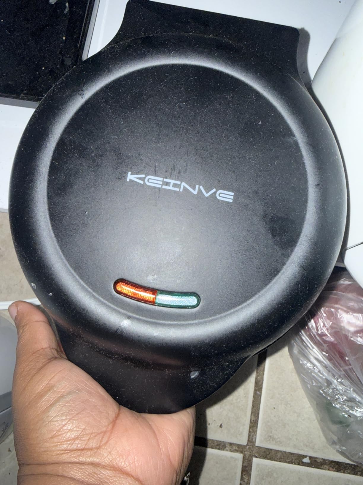 KEINVE Mini Donut Waffle Cake Maker, 7 Slots Home Baking Machine, Great for Breakfast, Snacks, Desserts and More customer photo 1