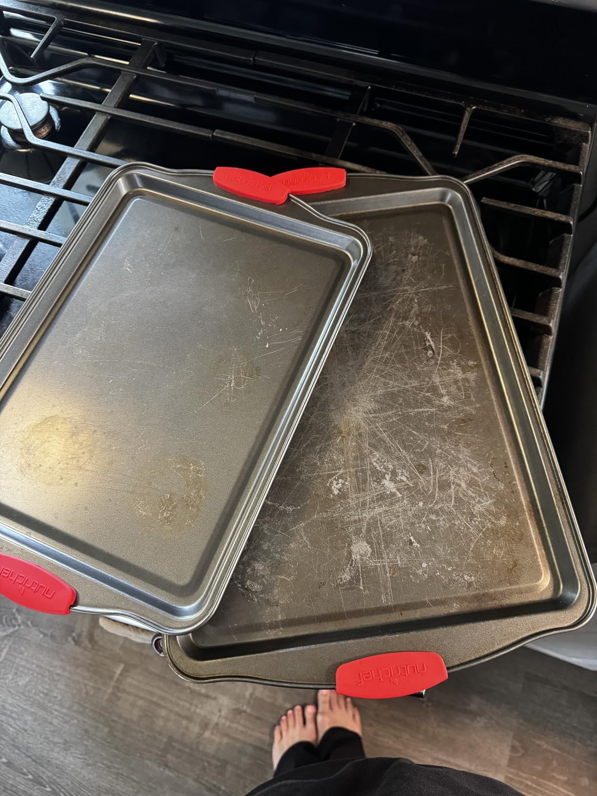 NutriChef 42 Pc Bakeware Set Nonstick, Carbon Steel Baking Pans w/Utensils | Complete Baking Set, Includes Muffin Pan, Loaf Pan, Cake Pan, & Baking Tools, Stackable, Oven Safe upto 446F, Warp Resistant customer photo 2