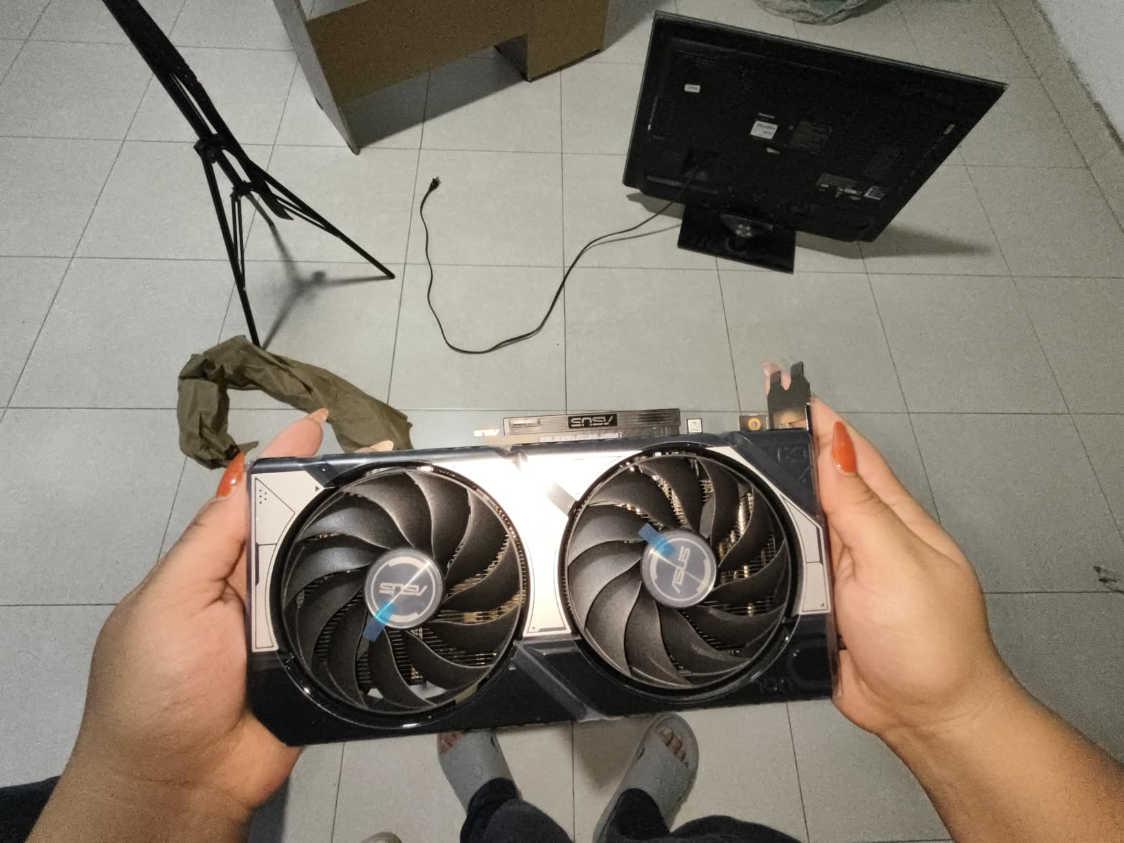 ASUS Dual NVIDIA GeForce RTX 5060 Ti 16GB GDDR7 OC Edition Graphics Card, (PCIe 5.0, DLSS 4, HDMI 2.1b, DisplayPort 2.1b, 2.5-Slot, Axial-tech Fan, 0dB Technology), 3 Year Warranty customer photo 2