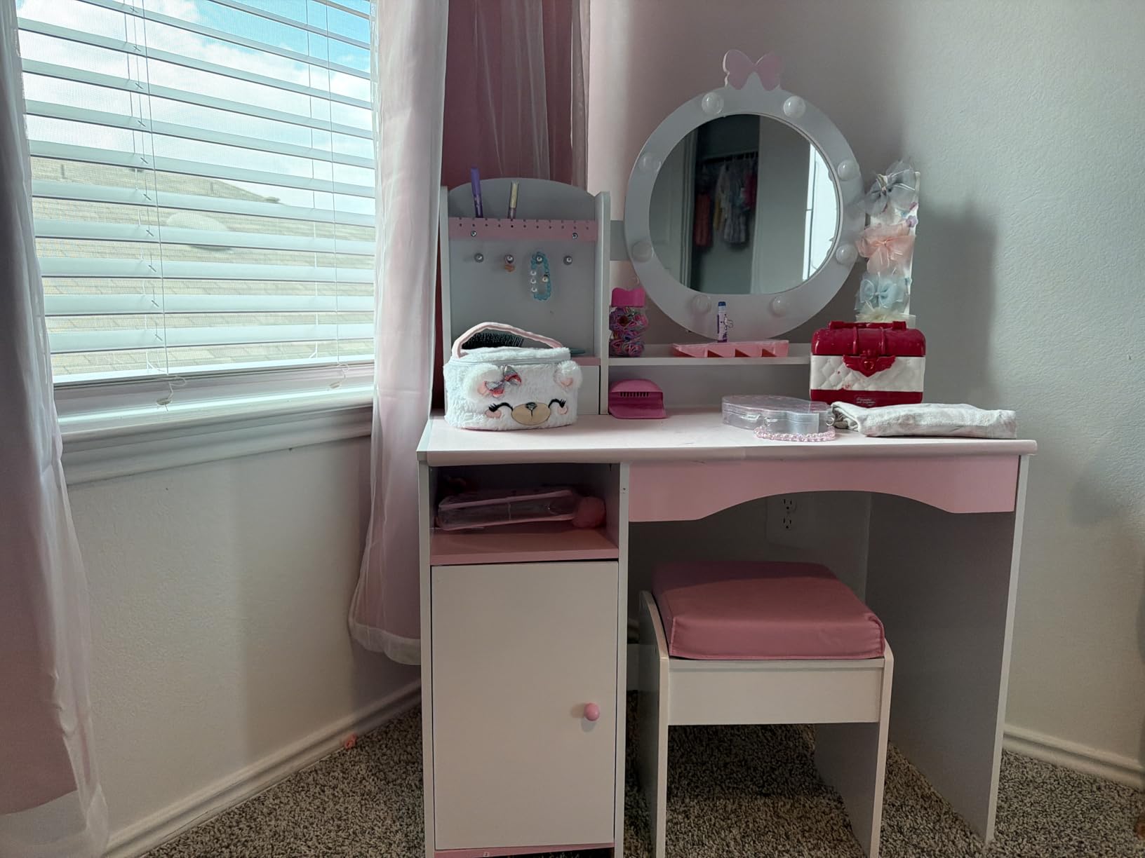 MU Kids Vanity Table and Chair Set - Princess Girls Vanity Set with Mirror, Lights, Jewelry Storage, and Cushioned Stool, Toddler Makeup Vanity for Little Girls (Pink) customer photo 1