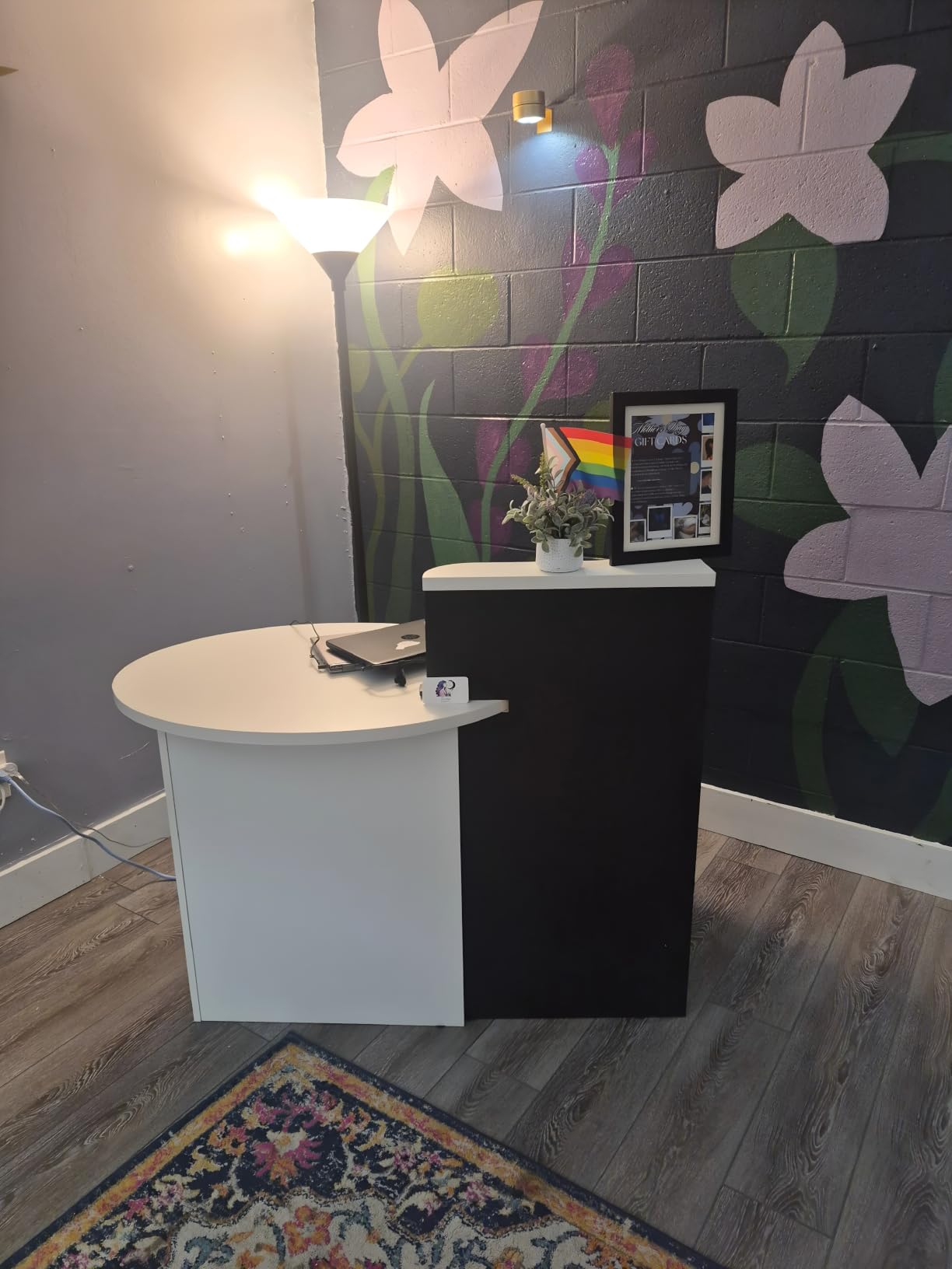GIANTEX Reception Desk, Front Counter Desk with Lockable Drawer, Checkout Table with Round Tabletop, Corner Shelf & Adjustable Shelf for Office Beauty Salon Retail Store (Brown & White) customer photo 1