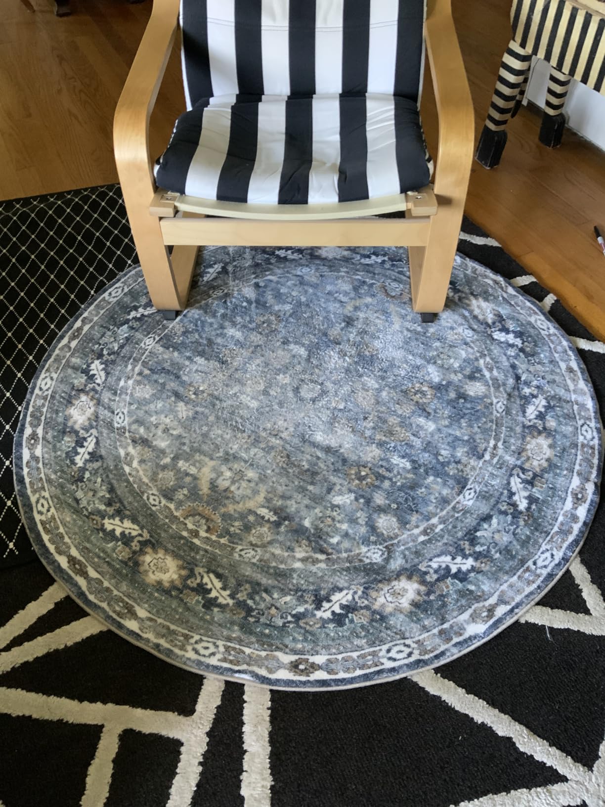 OPPODREAM Vintage Blue Area Rugs 4' Round, Washable Rug for Living Room | TPR Non-Slip Backing, Retro Low-Pile Faux Cashmere Surface, 4' Round Distressed Carpet for Bedroom, Office, Dorm, Dining Room customer photo 2