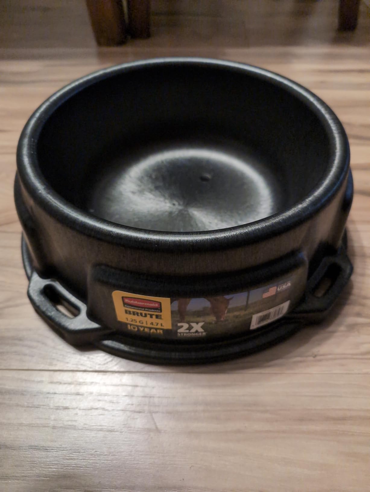 Rubbermaid Commercial Products Brute 6-Gallon Animal Pan Feeder, RigidCell Construction, Stackable Livestock Feed Bowl, Made in USA customer photo 1