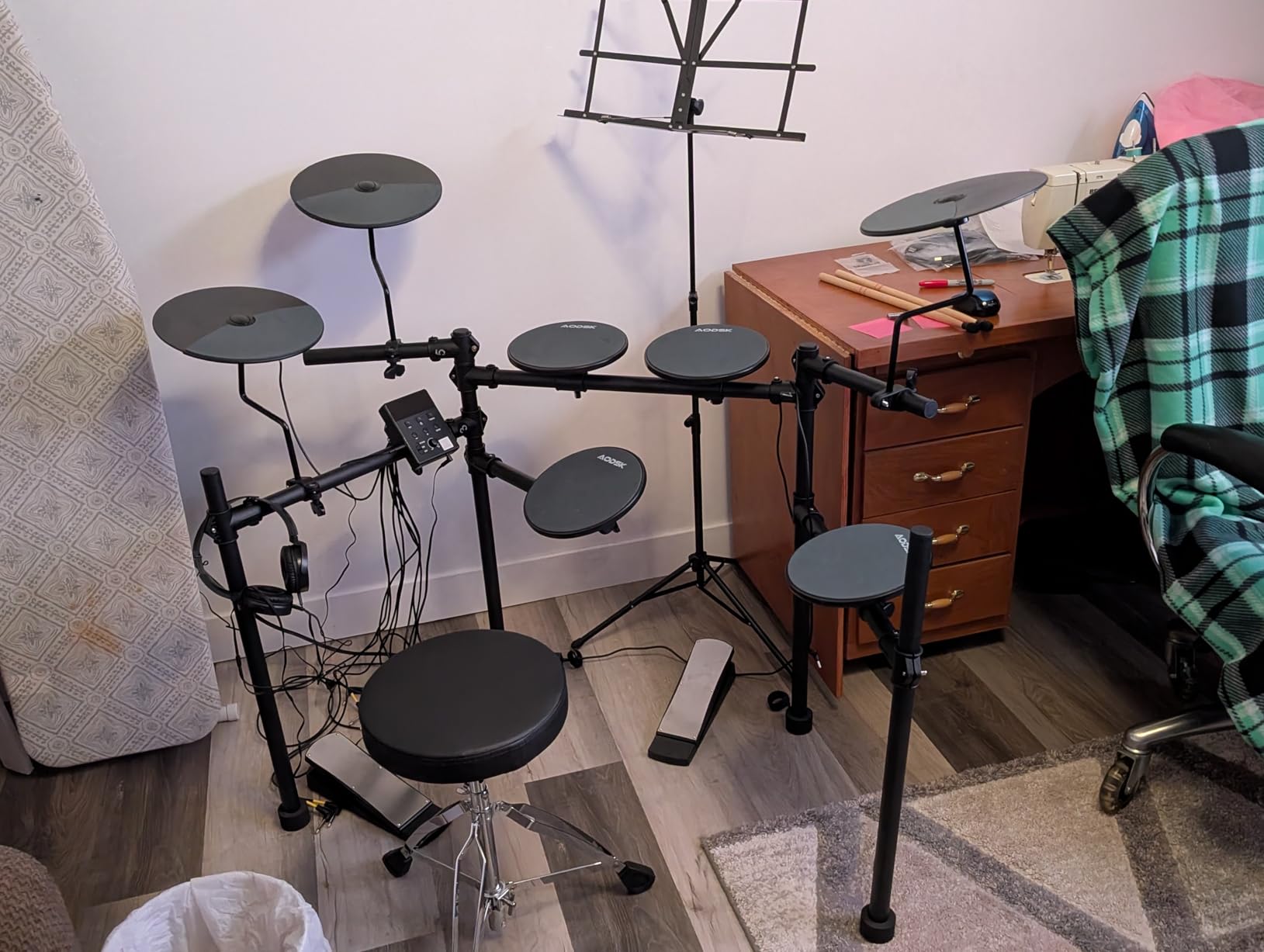 AODSK Electric Drum Set with 4 Quiet Drum Pads, Portable and Solid Drum Set for Beginner with 200 Sounds, 2 Switch Pedal, Drum Throne, Drumsticks, Headphones (UAED-403TS) customer photo 1