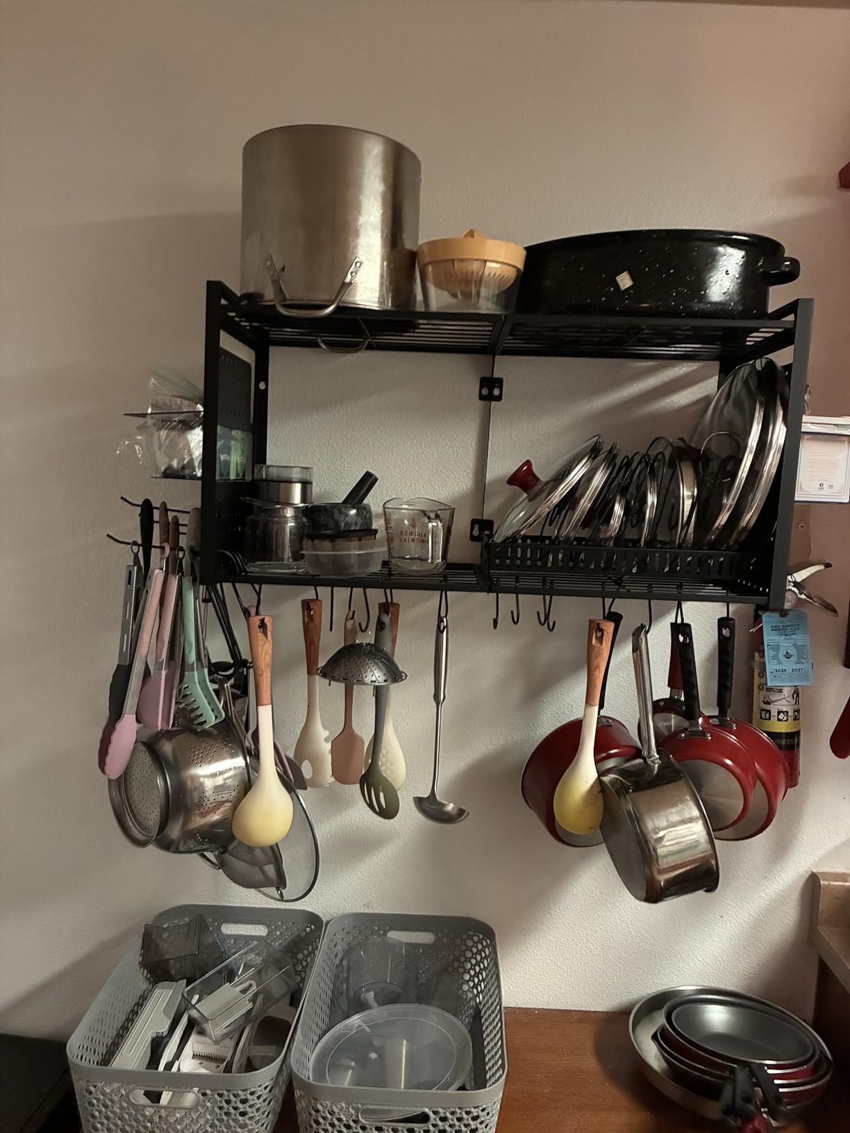 31 Inch Pot Rack Wall Mounted, 3 in 1 Pots and Pans Organizer with 2 tier Kitchen Racks & Pot Lid Organizer Holder and 20 Hooks, Heavy Duty Hanging Pot Hanger for Kitchen Cookware, Utensils, Black customer photo 2