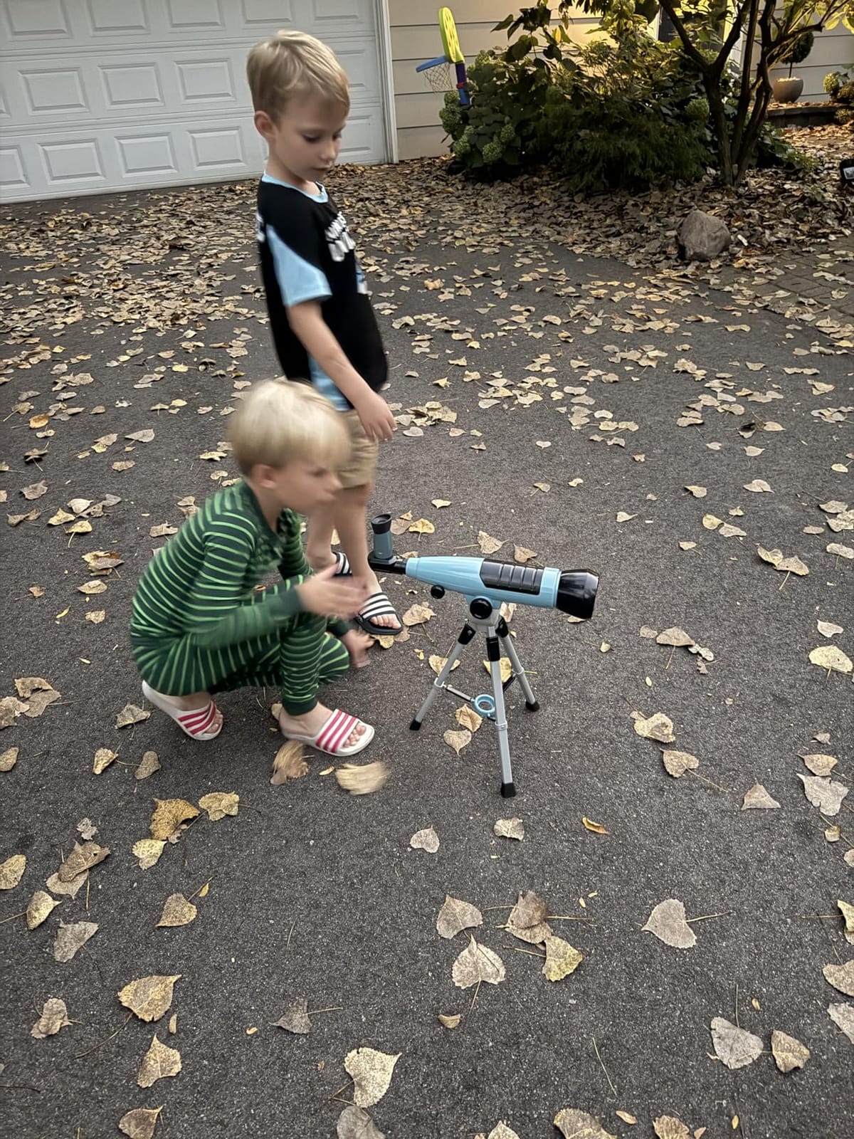 Educational Insights GeoSafari Starview Telescope - Kids Telescope for Beginners, Beginner Astronomy Telescopes, Stargazing & Viewing Planets, Home or Classroom Set, Space & STEM Gifts for Ages 7+ customer photo 1