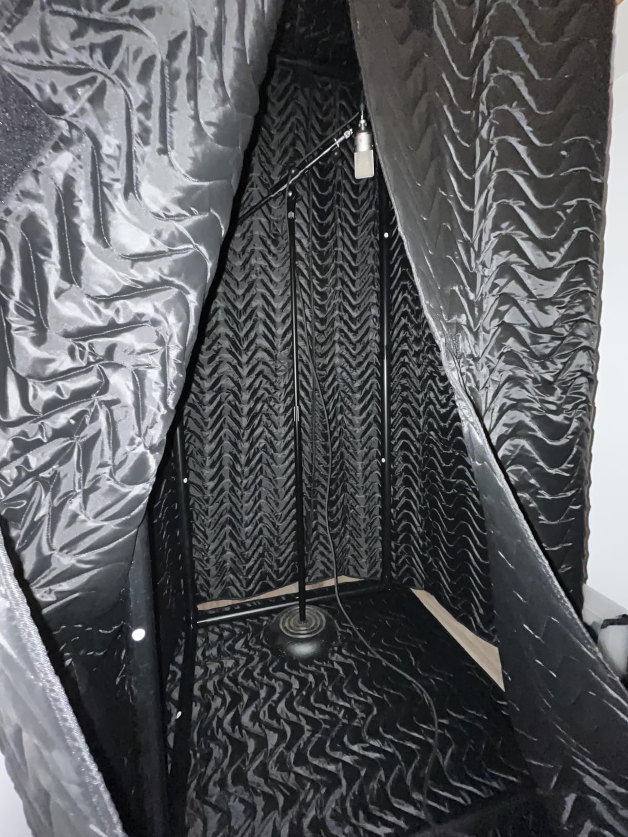 VEVOR Portable Vocal Booth 6.56 ft Height Echo-Free Recording Studio Booth | Thickened Soundproofing, Home Studio/Sound Isolation, with Travel Bag, Mobile Tablet Stand, for Vocals, Podcasts, Voiceovers customer photo 2