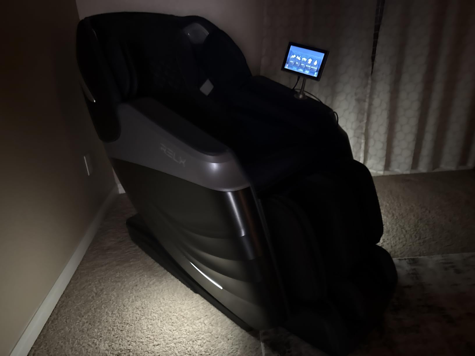 RELX Massage Chair Full Body with Body Scan, Zero Gravity, SL-Track, Black | 20 Modes Shiatsu Massage Chair Built-in Heat System, Airbag Massage with Deep Yoga Stretch, Calfrest Extension and AI Control customer photo 2