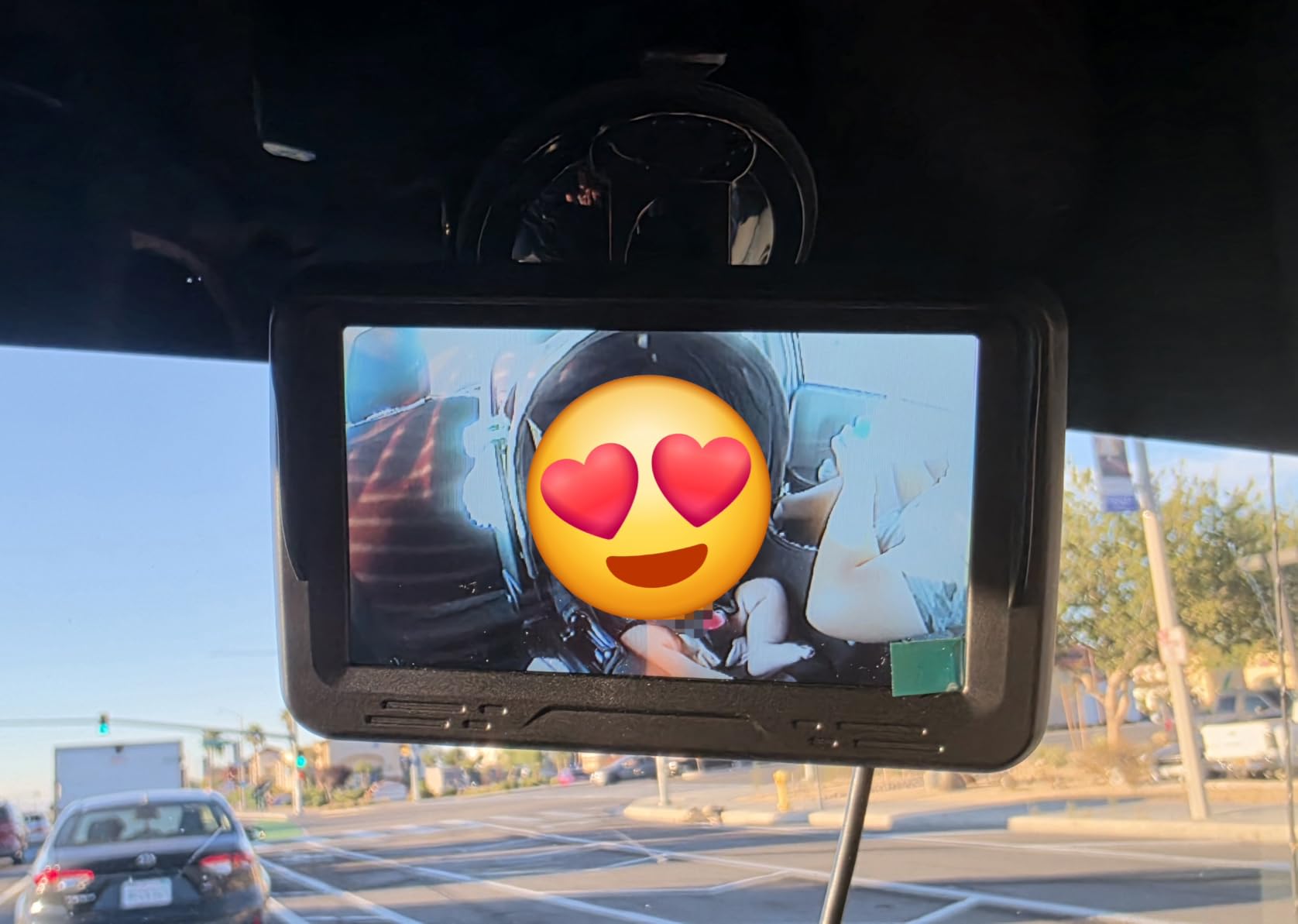 Rohent Dual Baby Car Camera for 2-Kids: 6.9'' HD Split Screen 1080P | Auto Brightness Backseat Camera for Twins Infrared Night Vision - 360° Adjustable USB Easy Setup Ideal for SUVs Minivans customer photo 2