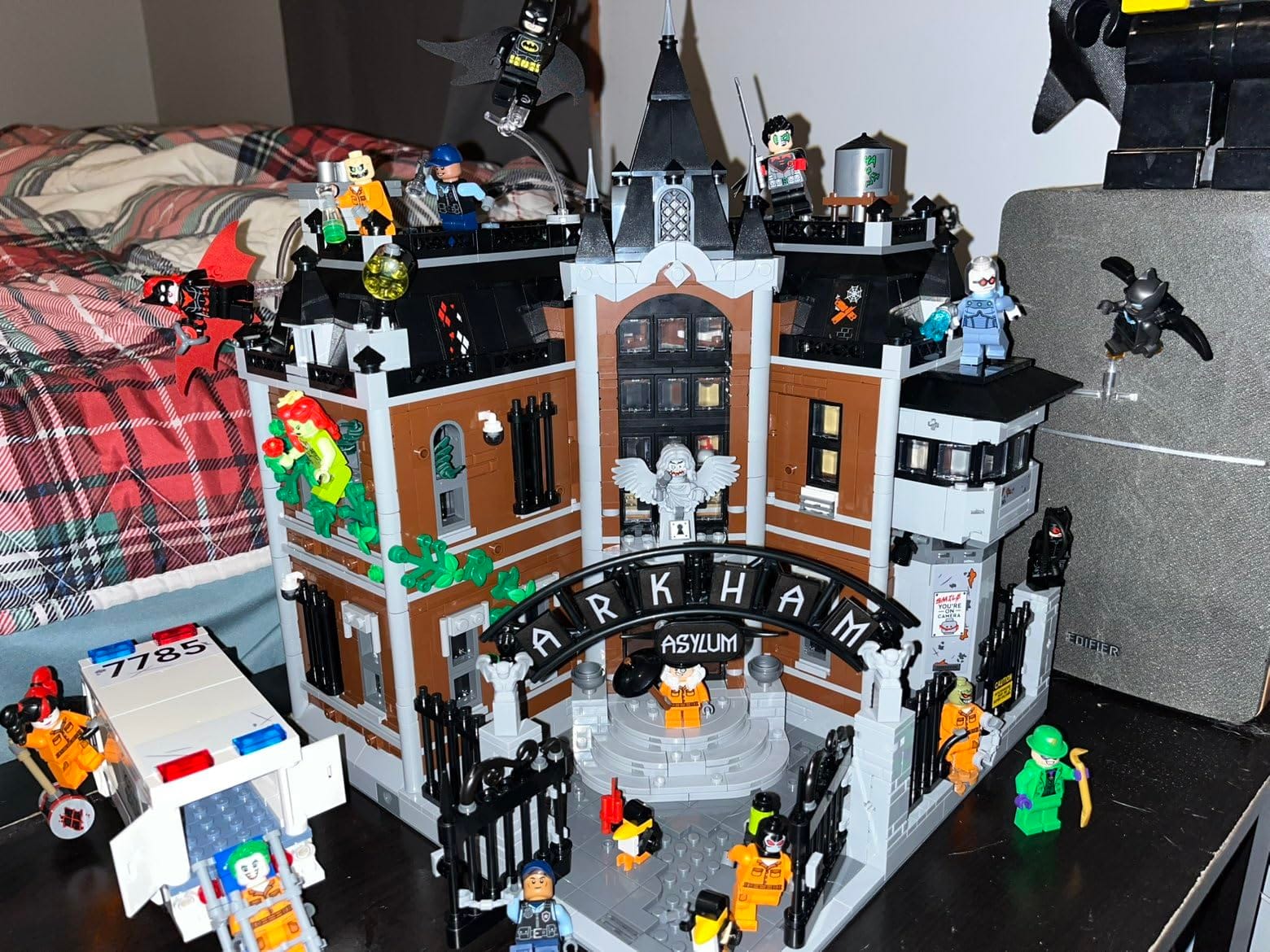 DC Batman Arkham Asylum Building Set for Adults - Home Decor for Bedroom, Office, or Book Shelf - Collectible for Comic Book & Movie Fans, Ages 18+ - Gift Idea for Birthdays - 76300 customer photo 1
