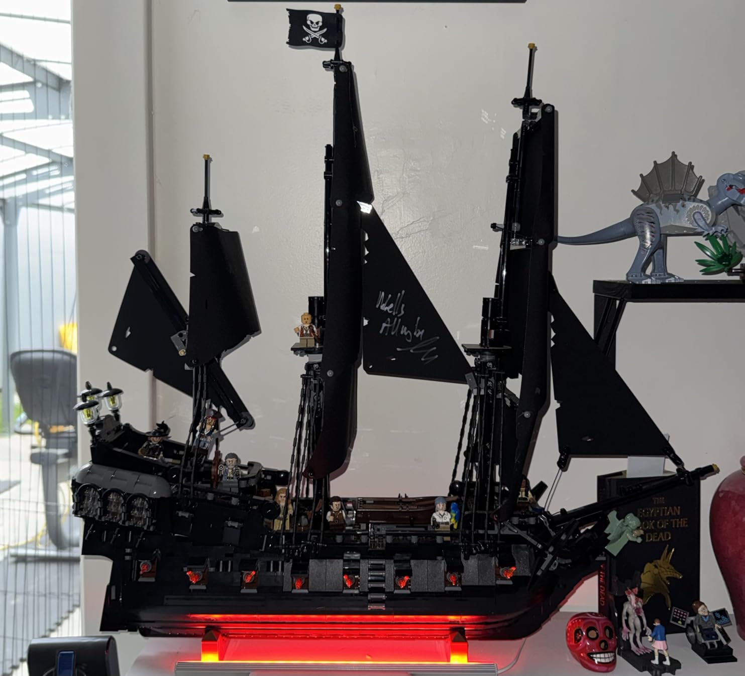 Icons Captain Jack Sparrow's Pirate Ship Building Set for Adults, Ages 18+ - Room Decor for Office, Bedroom or Shelf - Collectible Black Pearl Ship for Pirates of The Caribbean Fans - 10365 customer photo 1
