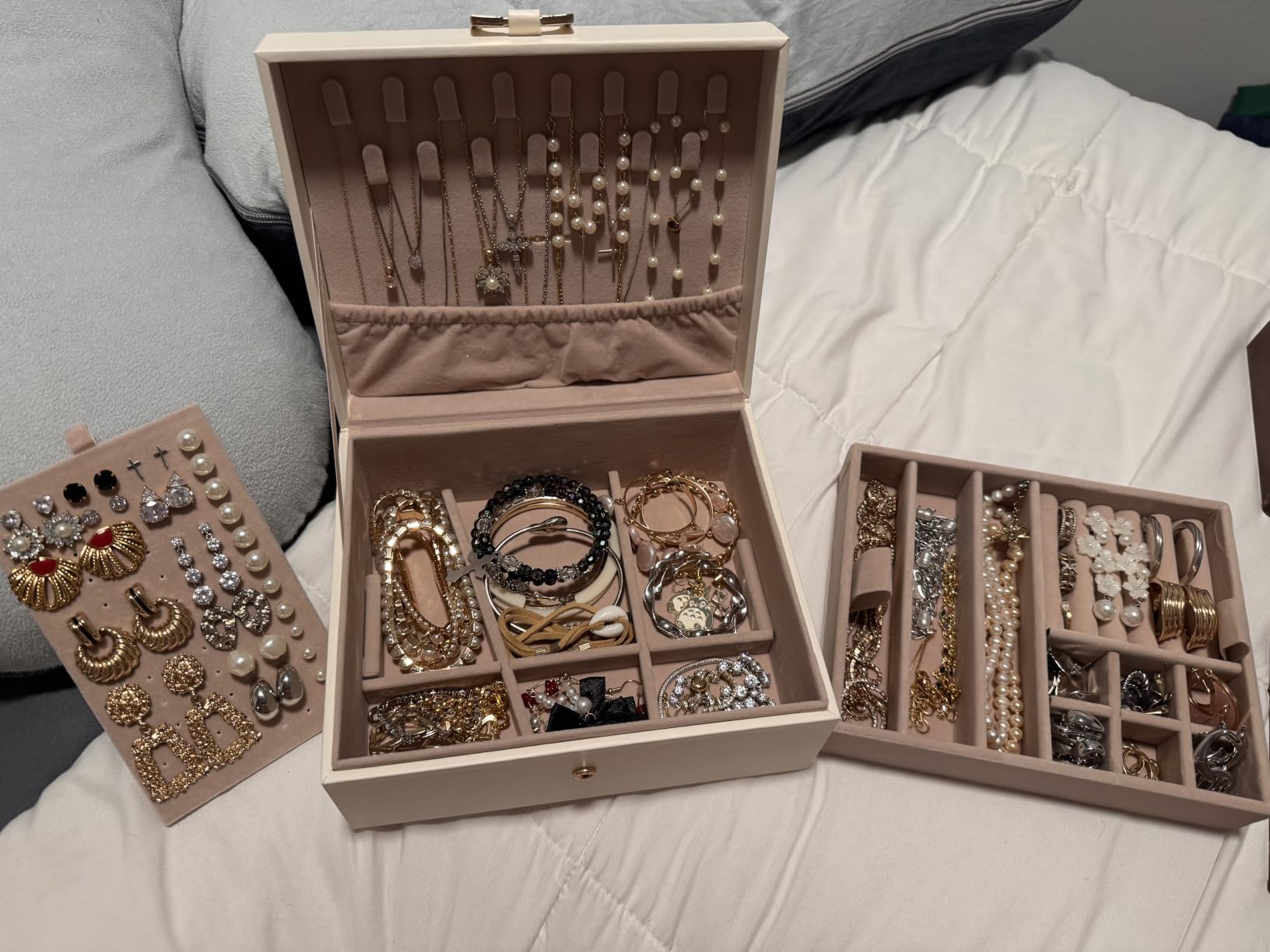 SONGMICS 2-Layer Jewelry Box Organizer, Jewelry Storage Case with Removable Tray and Handle, for Necklaces, Earrings, Rings, Bracelets, 6.7 x 8.1 x 3.7 Inches, Gift Idea, Cream White customer photo 2